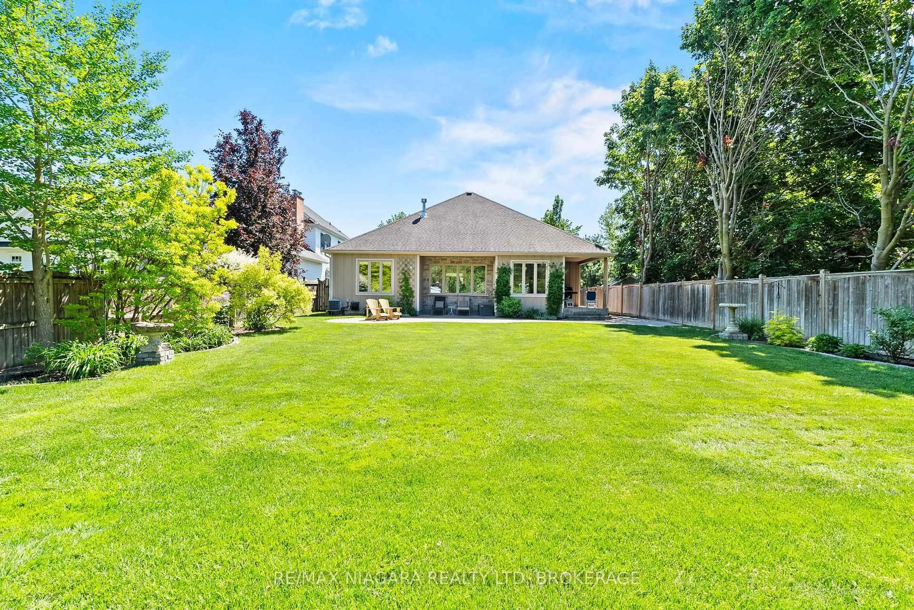 A pic from outside/outdoor area/front of a property/back of a property/a pic from drone, street for 8 CAMPBELL St, Niagara-on-the-Lake Ontario L0S 1J0