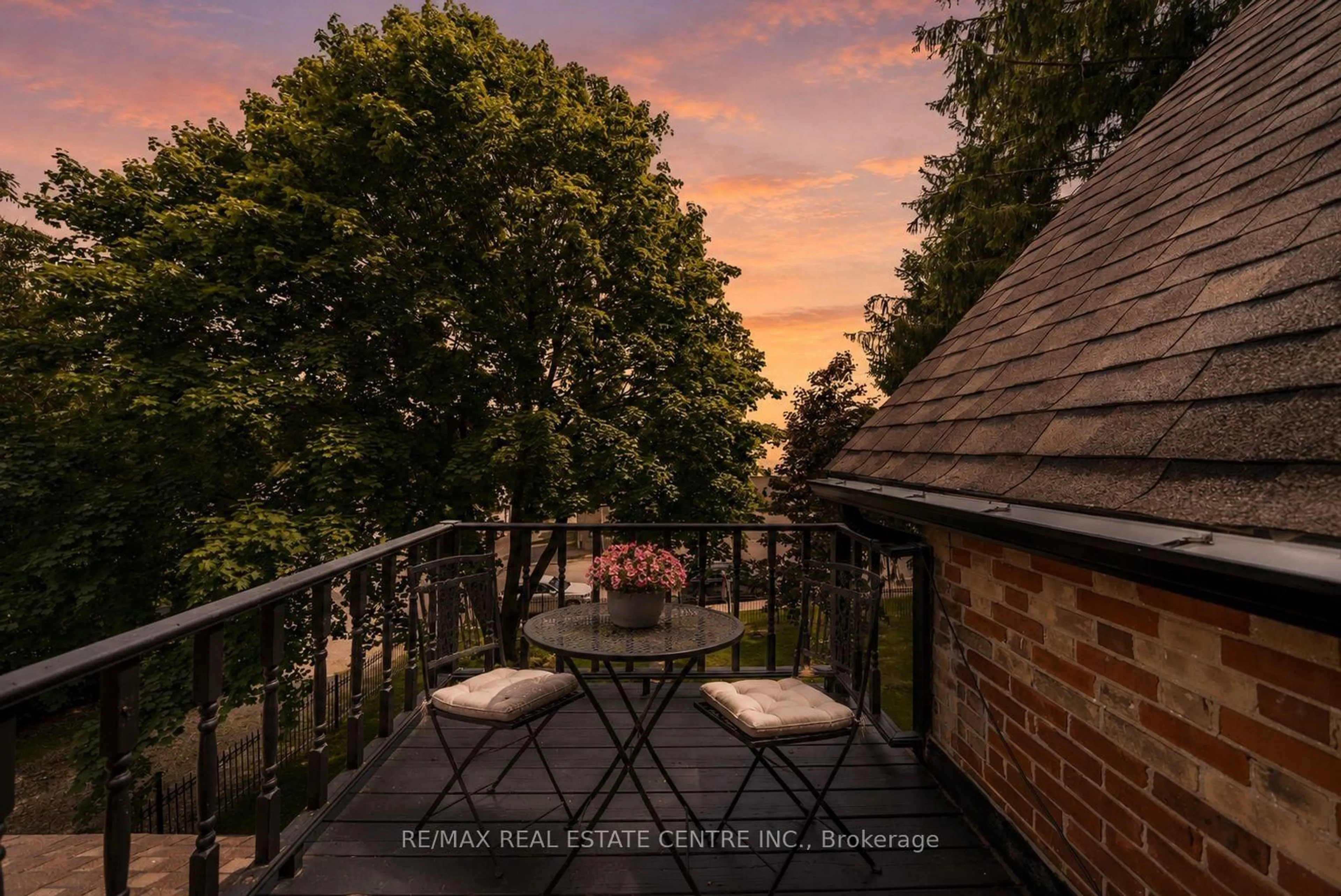 A pic from outside/outdoor area/front of a property/back of a property/a pic from drone, unknown for 28 Mill St, East Luther Grand Valley Ontario L0N 1G0