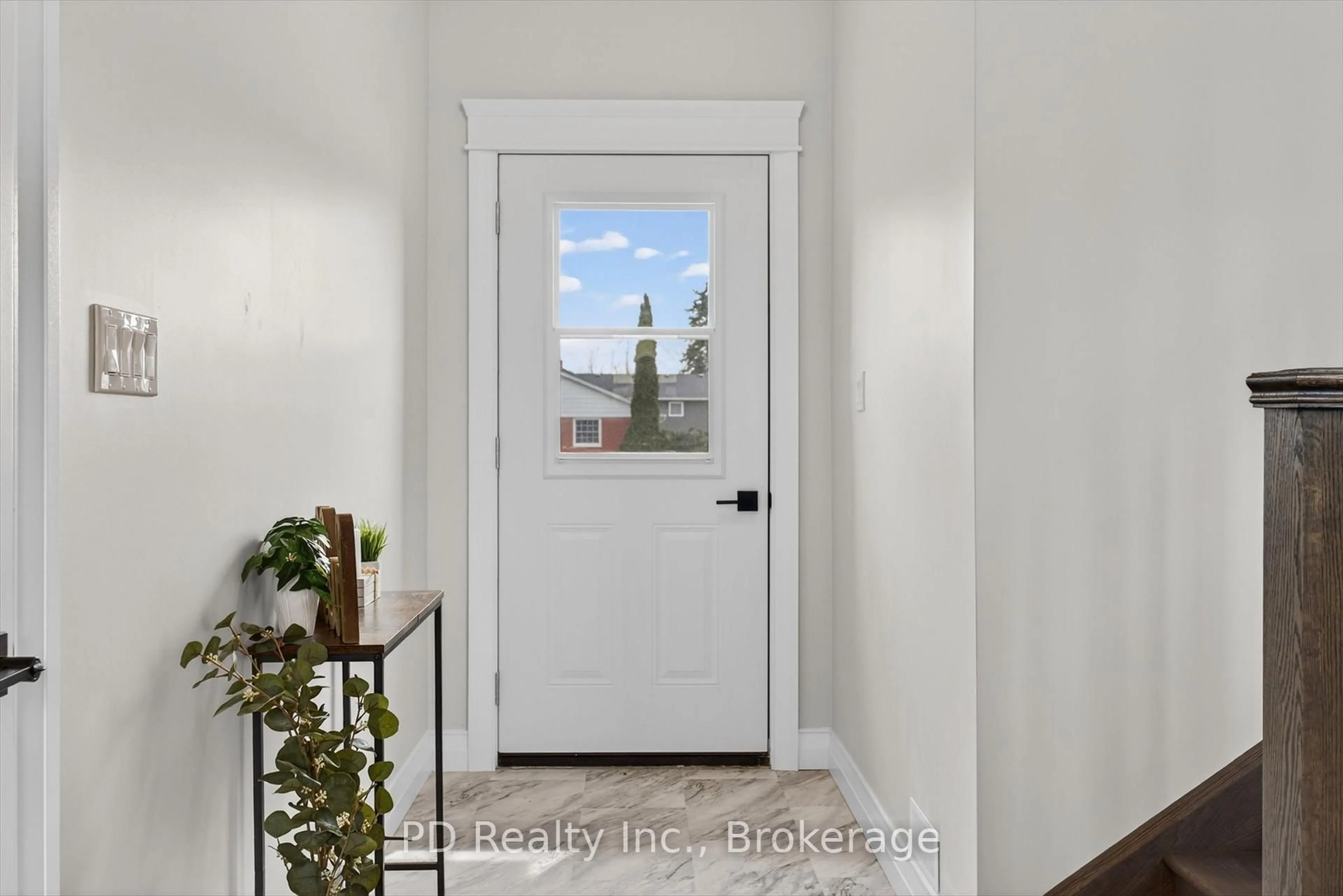 Indoor entryway for 934 Mount Pleasant Rd, Cavan Monaghan Ontario L0A 1C0