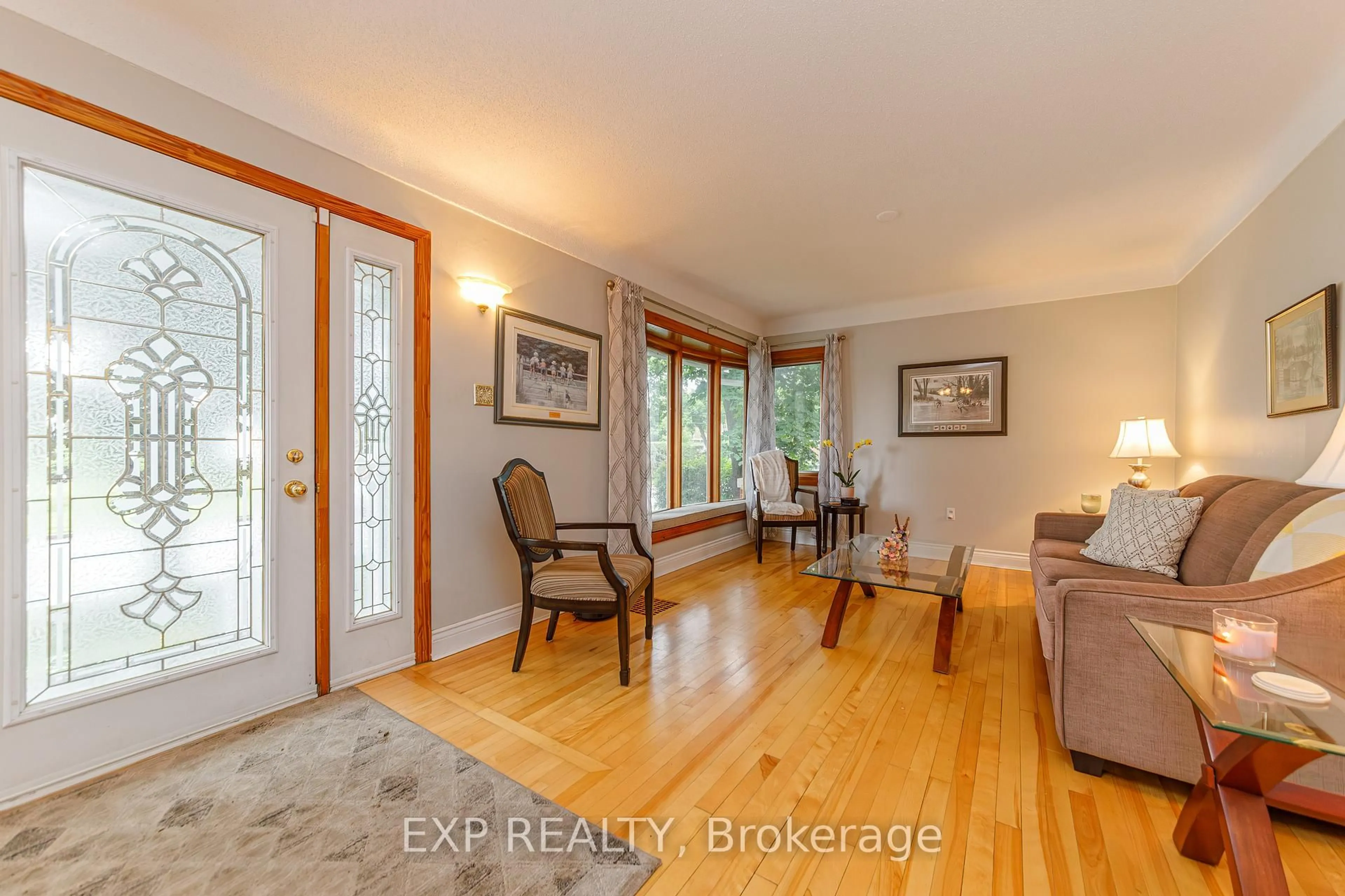Indoor entryway for 1357 Thames St, Ottawa Ontario K1Z 7N3