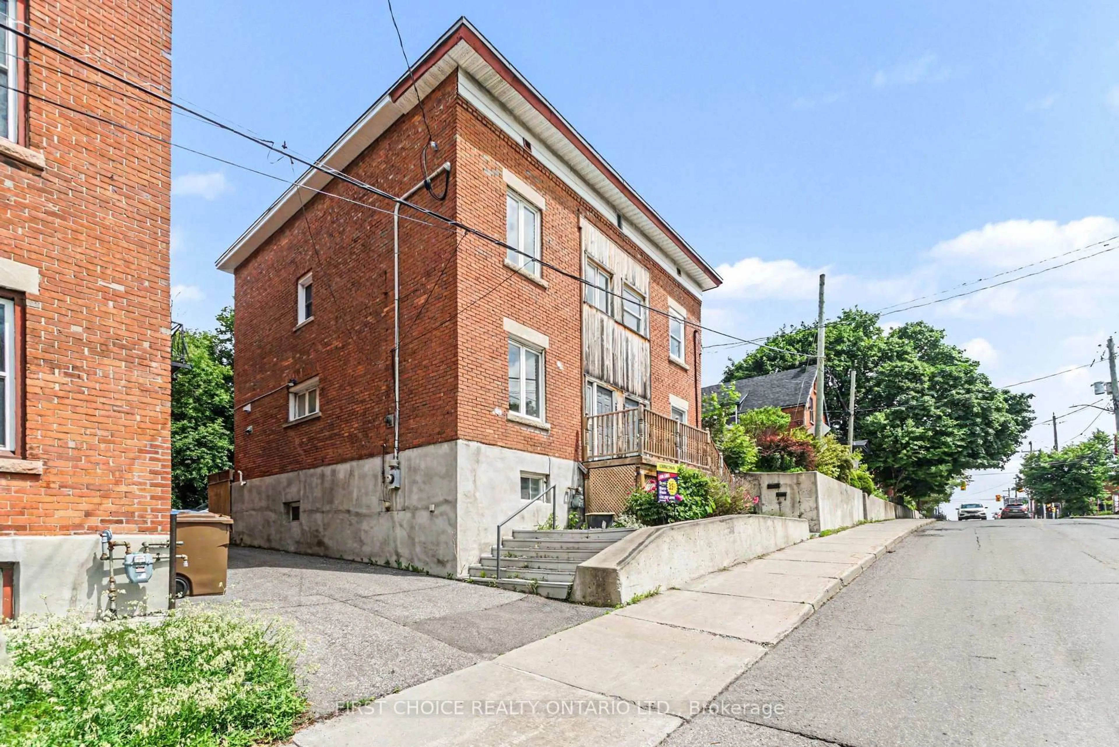 Home with brick exterior material, building for 267 BOOTH St, Ottawa Ontario K1R 7J5