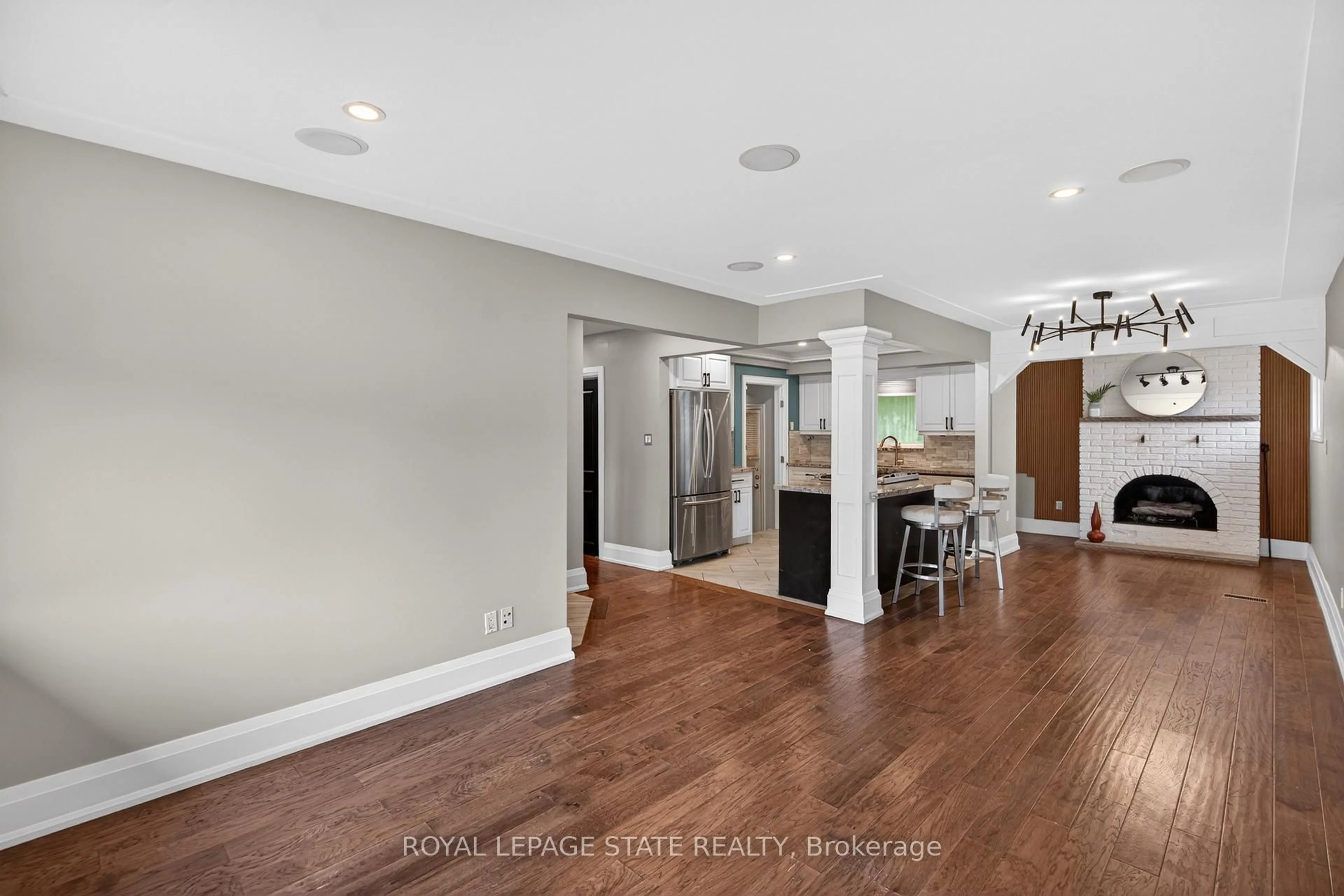 Open concept kitchen, unknown for 33 Kenwood Cres, Hamilton Ontario L8T 1W3