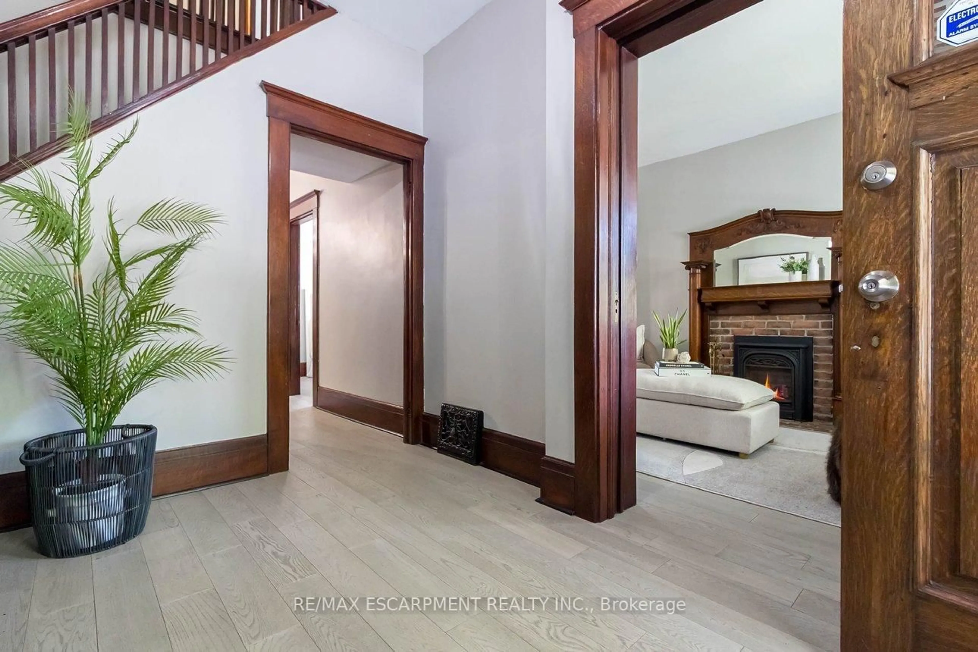 Indoor entryway for 82 Burris St, Hamilton Ontario L8M 2J5