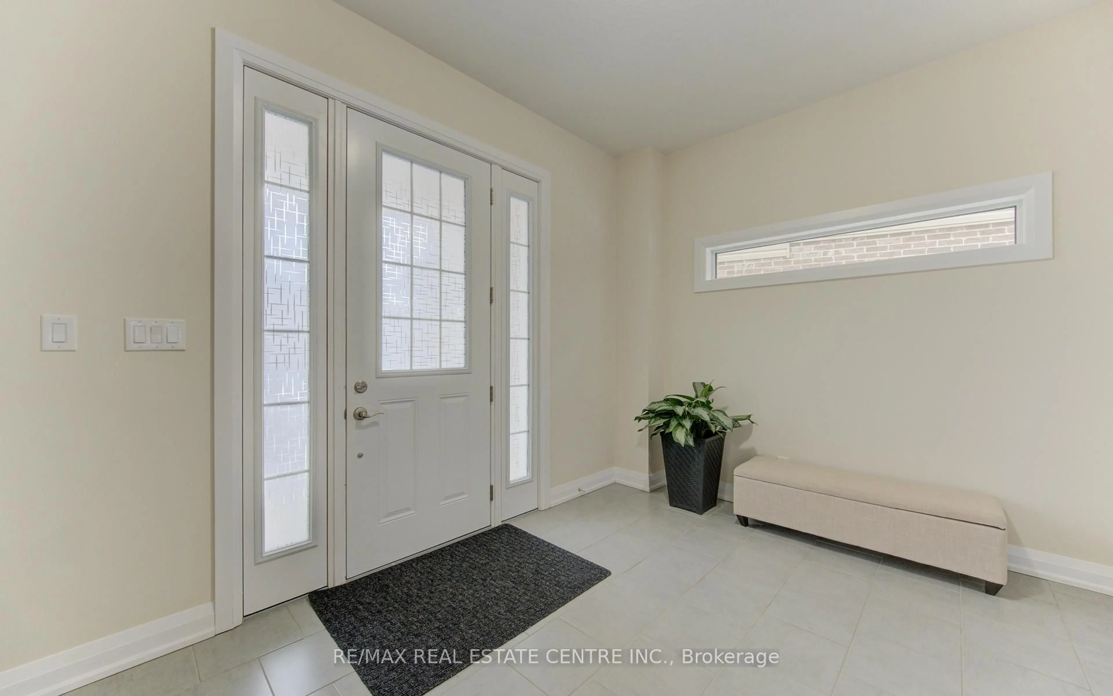 Indoor entryway for 285 Sedgewood St, Kitchener Ontario N2P 0G6