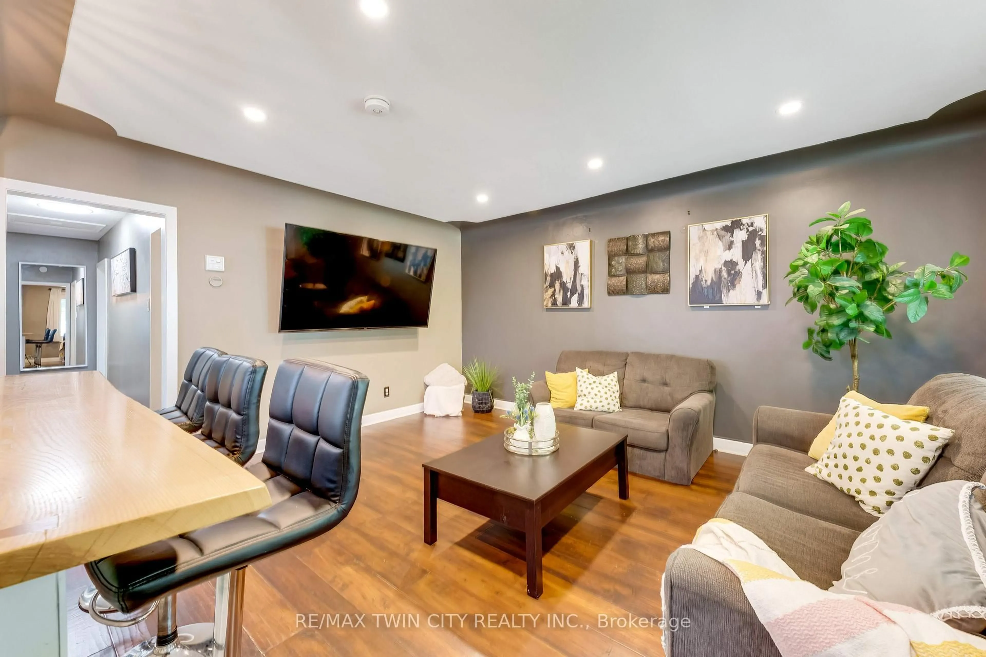 Living room with furniture, unknown for 90 Arlington Blvd, Kitchener Ontario N2A 2G9