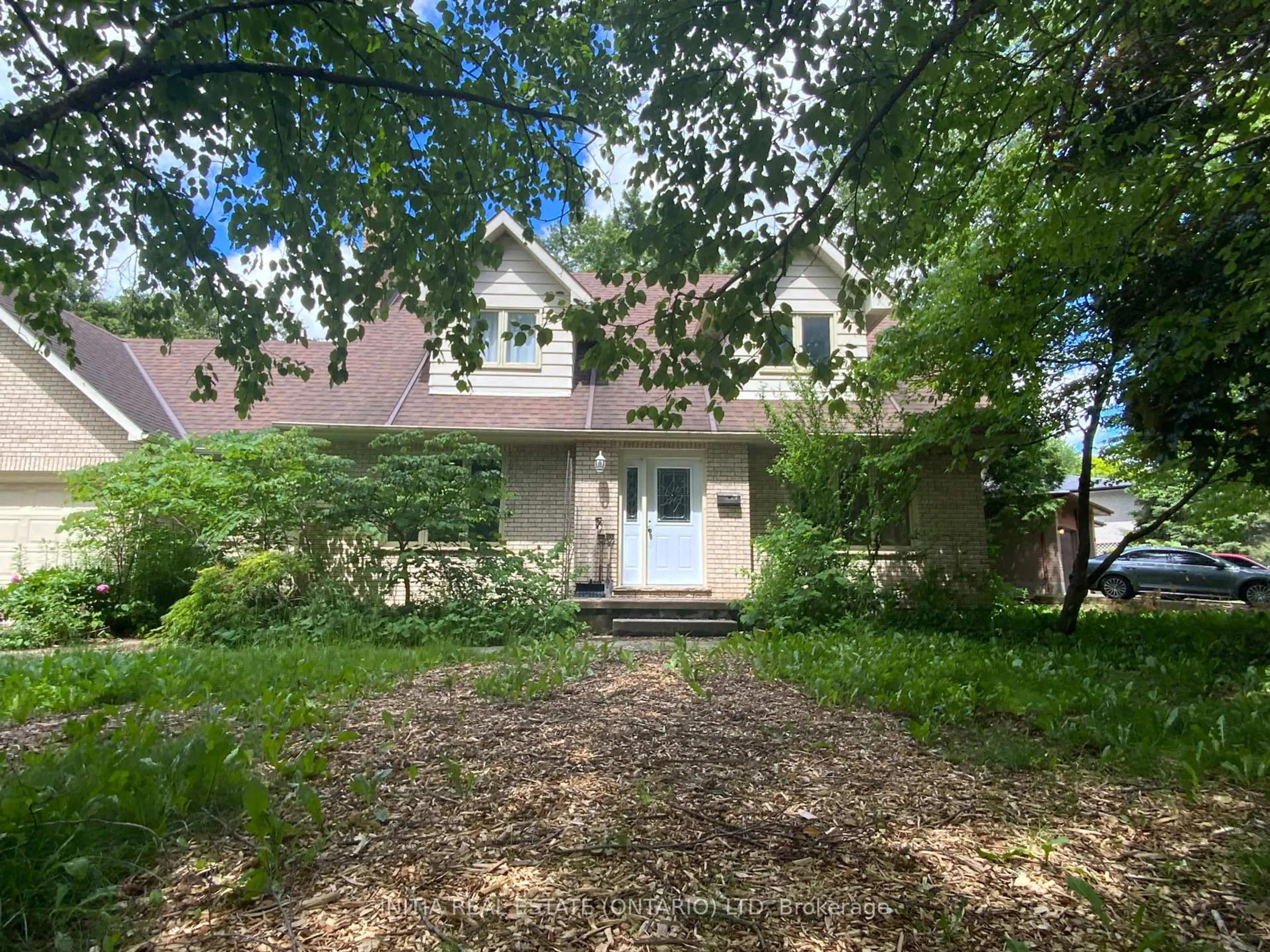 A pic from outside/outdoor area/front of a property/back of a property/a pic from drone, street for 212 Chesham Pl, London North Ontario N6G 3W9