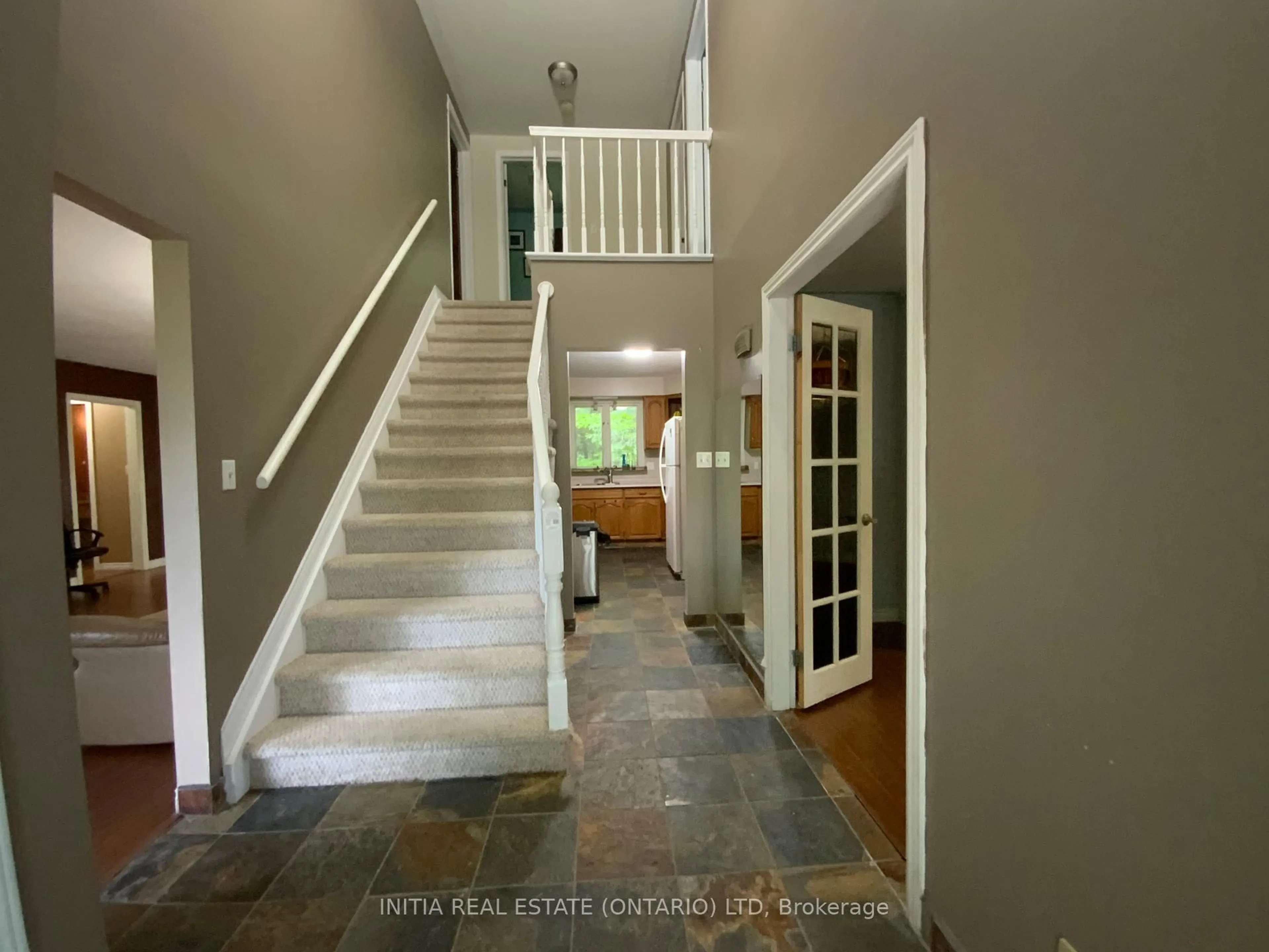 Indoor entryway for 212 Chesham Pl, London North Ontario N6G 3W9