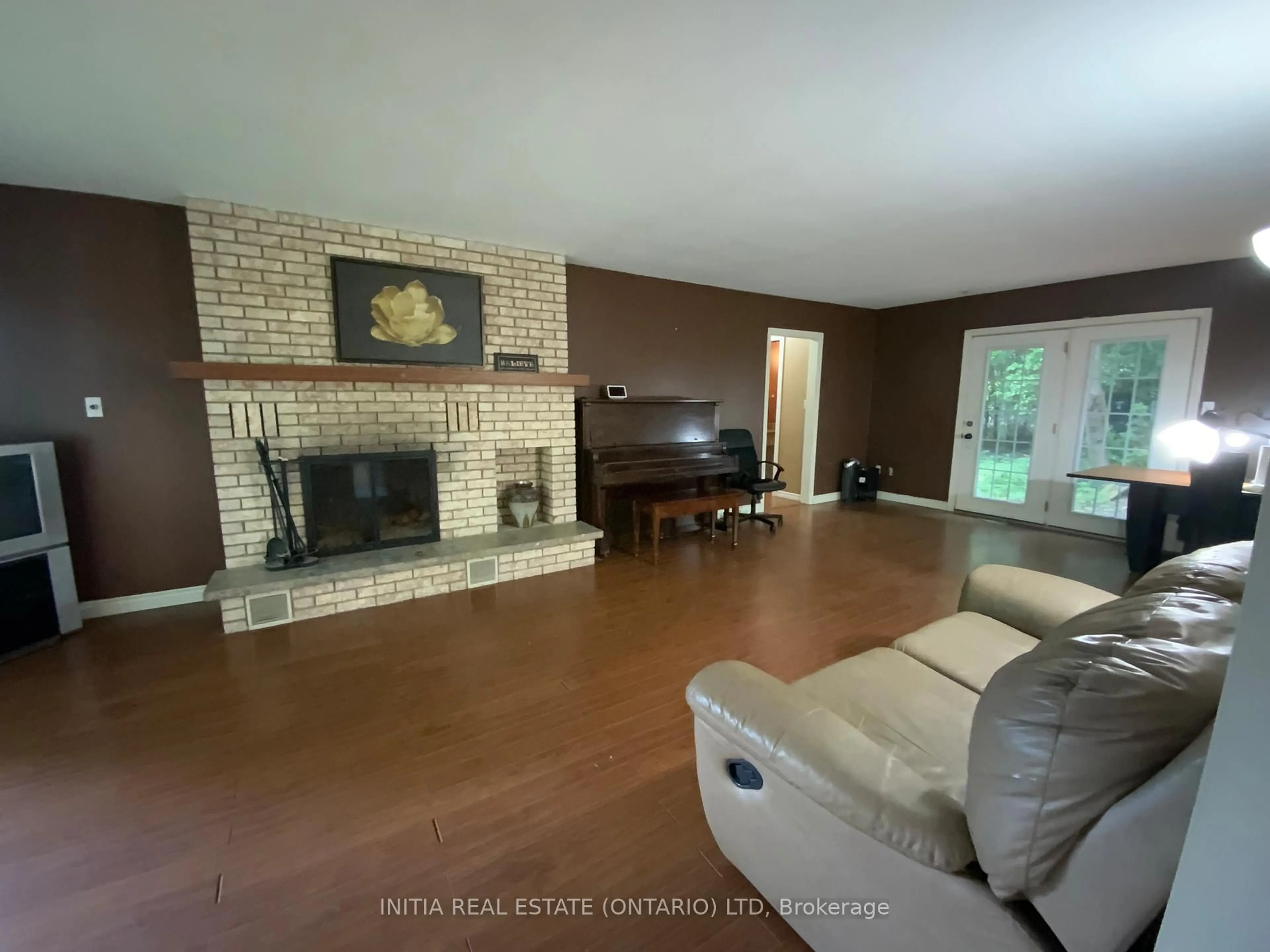 Living room with furniture, unknown for 212 Chesham Pl, London North Ontario N6G 3W9