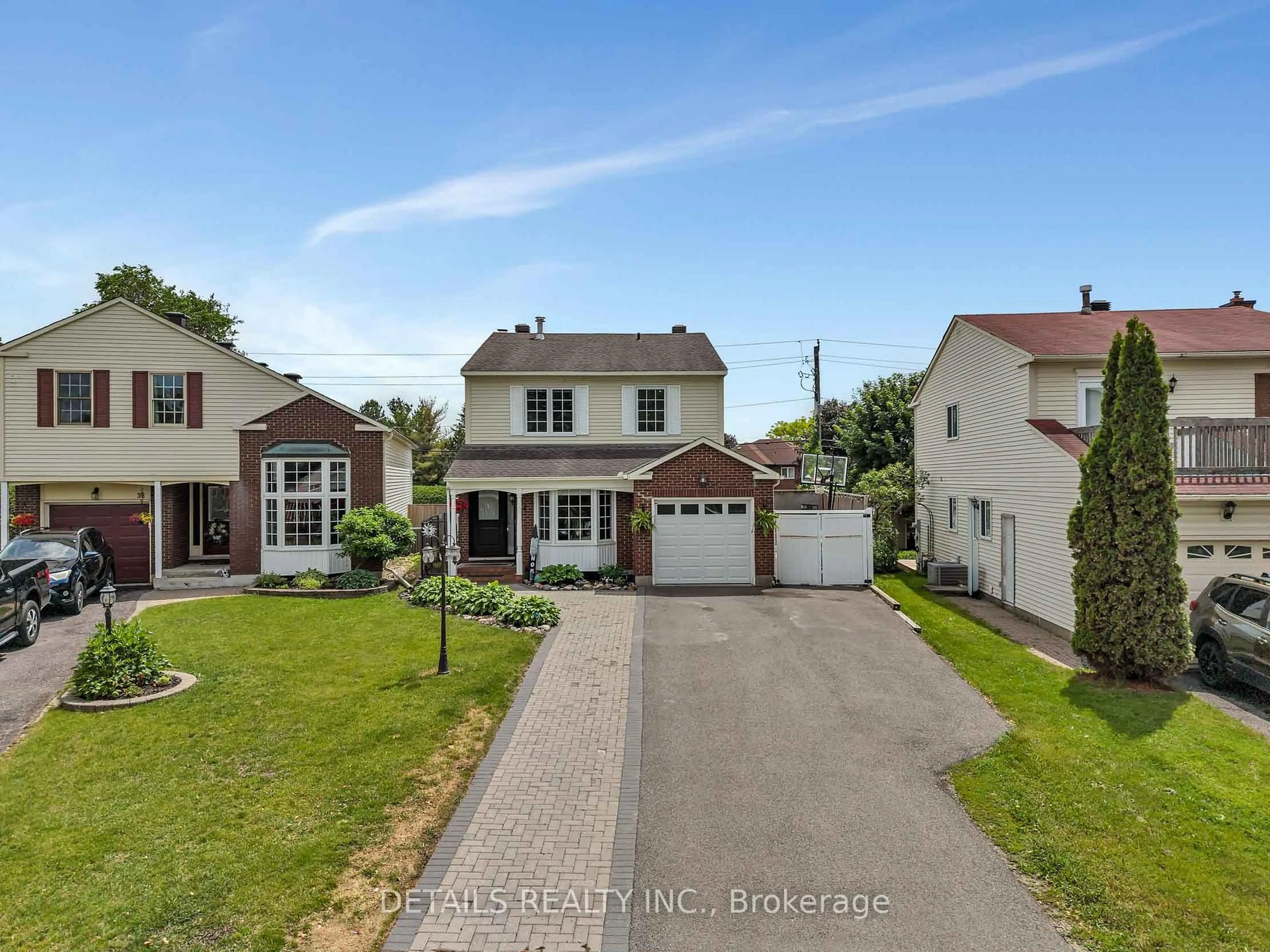 A pic from outside/outdoor area/front of a property/back of a property/a pic from drone, street for 34 Raftus Sq, Ottawa Ontario K2J 1J3