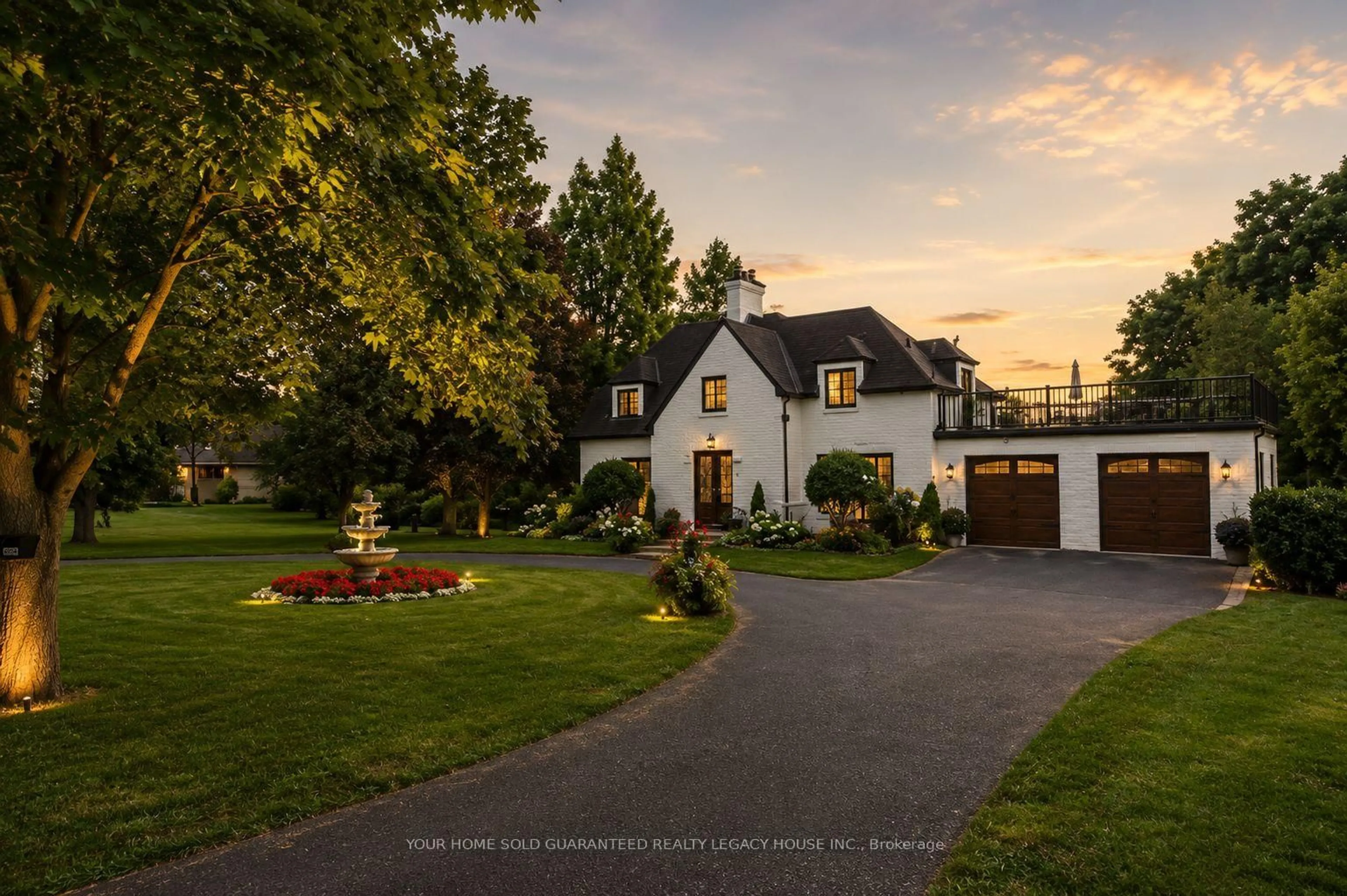 A pic from outside/outdoor area/front of a property/back of a property/a pic from drone, street for 300 Mount Pleasant Rd, Brantford Ontario N3T 1V1