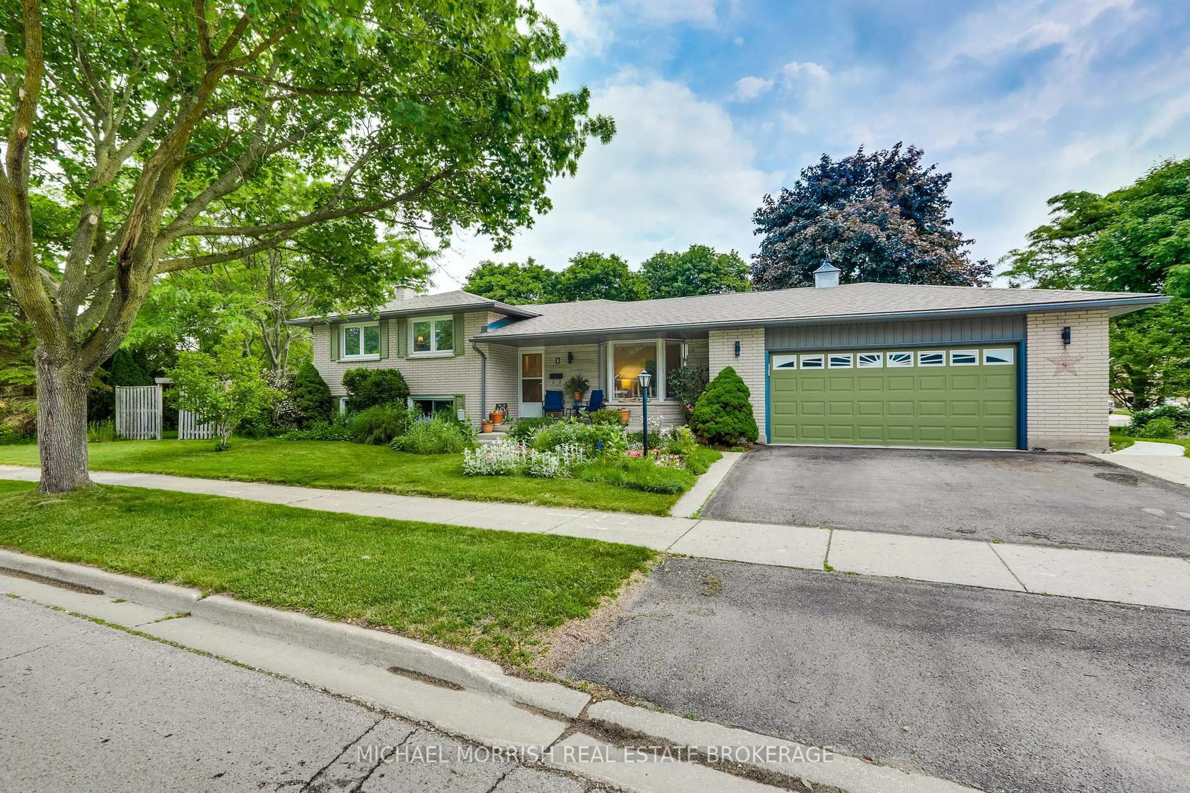Unknown for 1 Lupus Pl, London South Ontario N6C 4X2