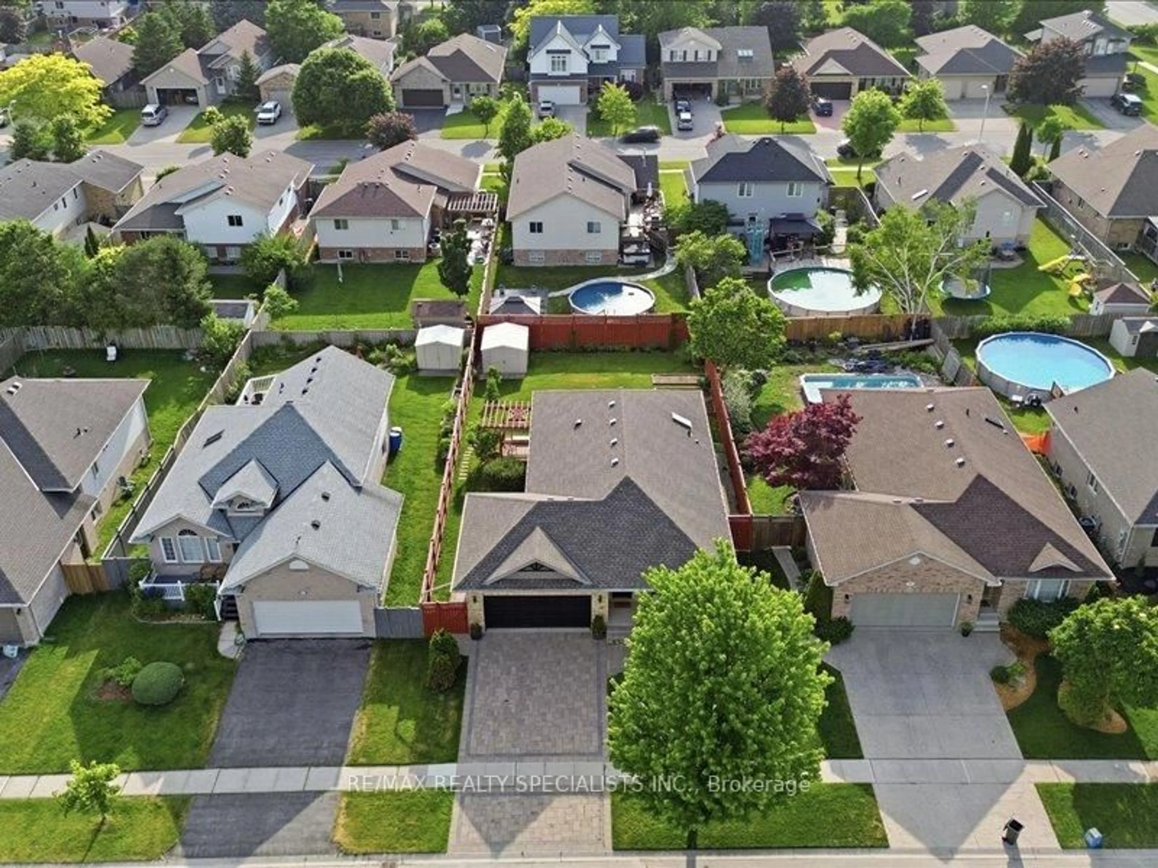 A pic from outside/outdoor area/front of a property/back of a property/a pic from drone, street for 53 Edgewell Cres, Central Elgin Ontario N5P 4K9