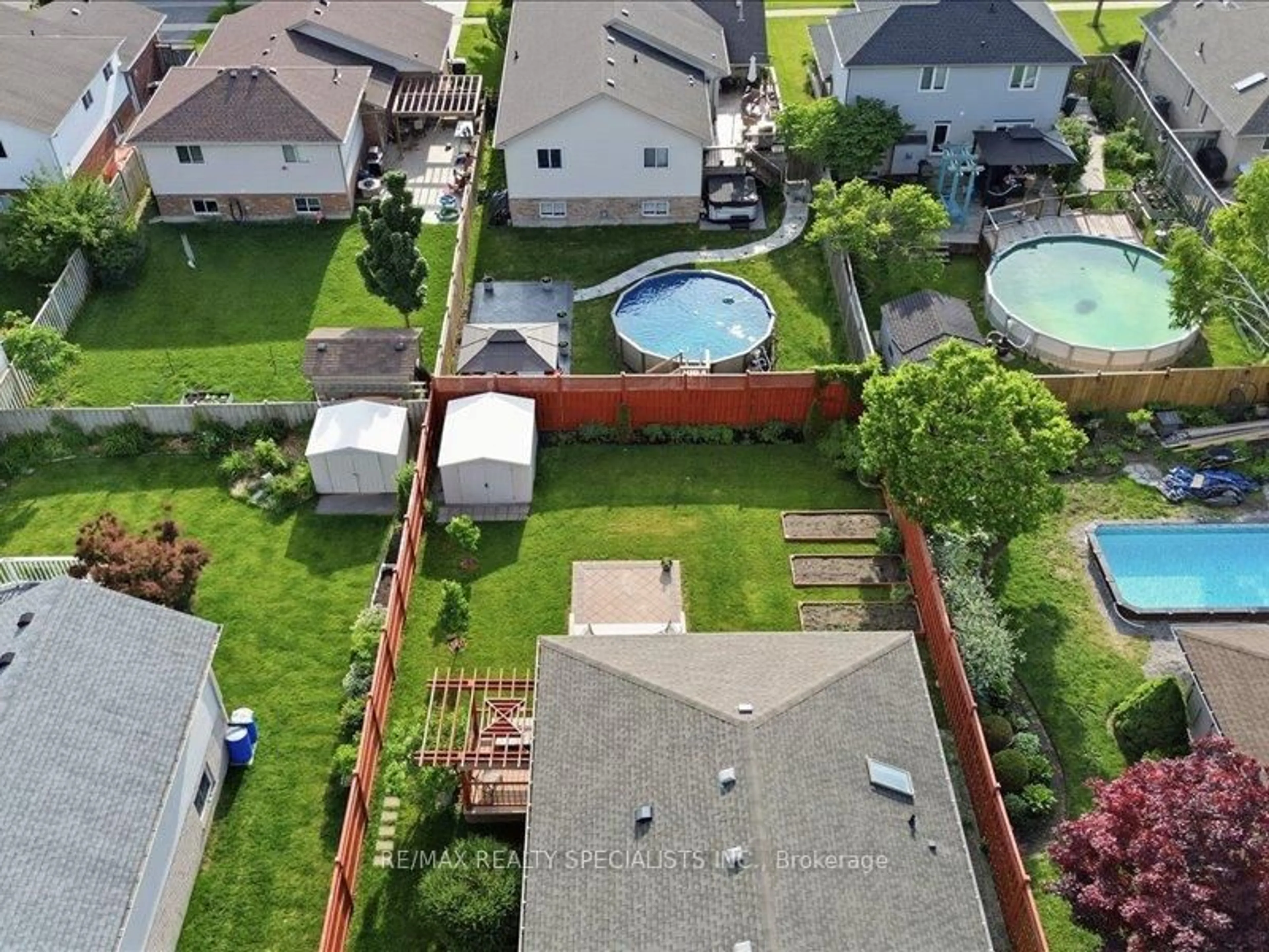 A pic from outside/outdoor area/front of a property/back of a property/a pic from drone, unknown for 53 Edgewell Cres, Central Elgin Ontario N5P 4K9