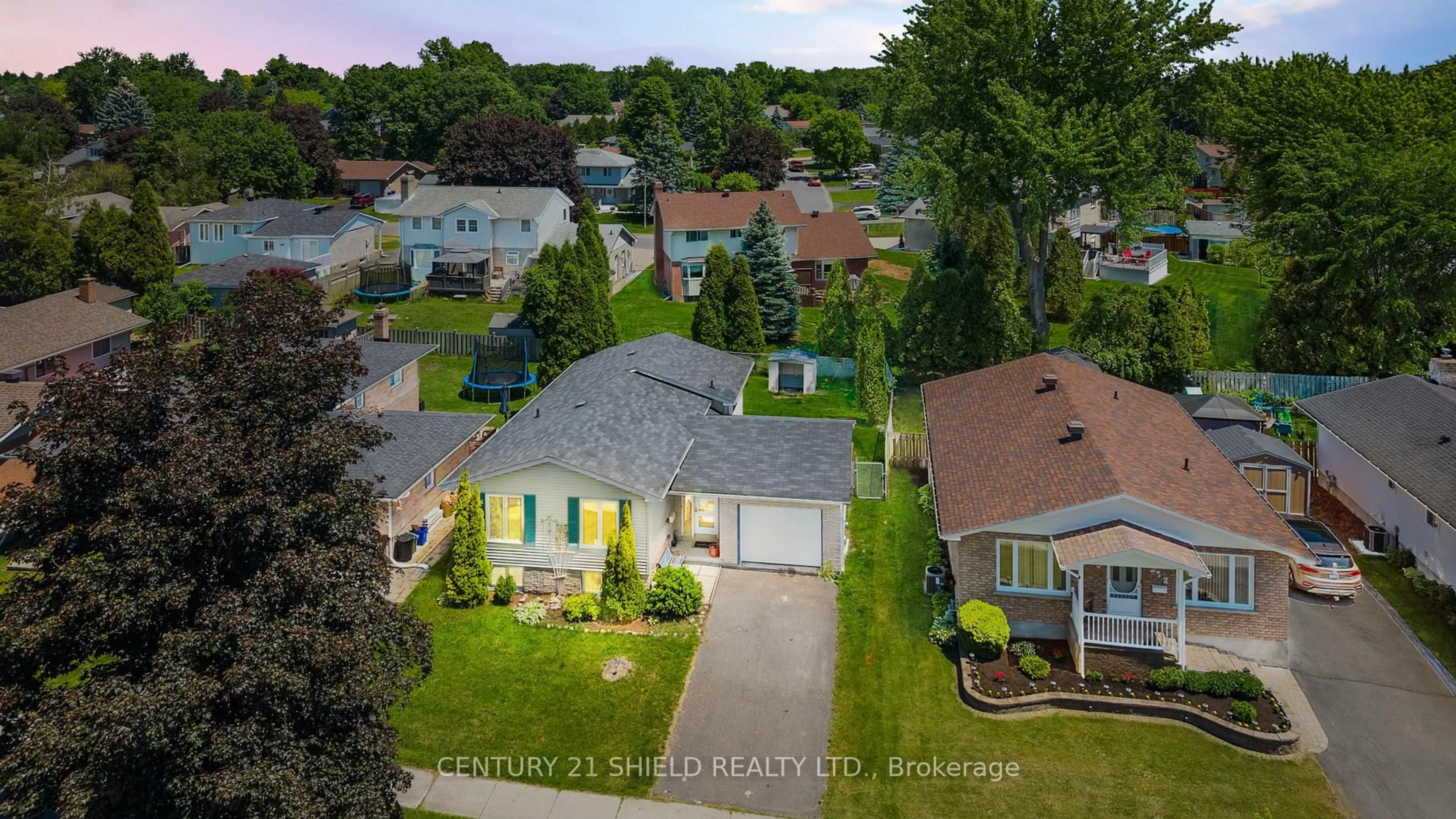 A pic from outside/outdoor area/front of a property/back of a property/a pic from drone, street for 736 CHAMPLAIN Dr, Cornwall Ontario K6H 6S8