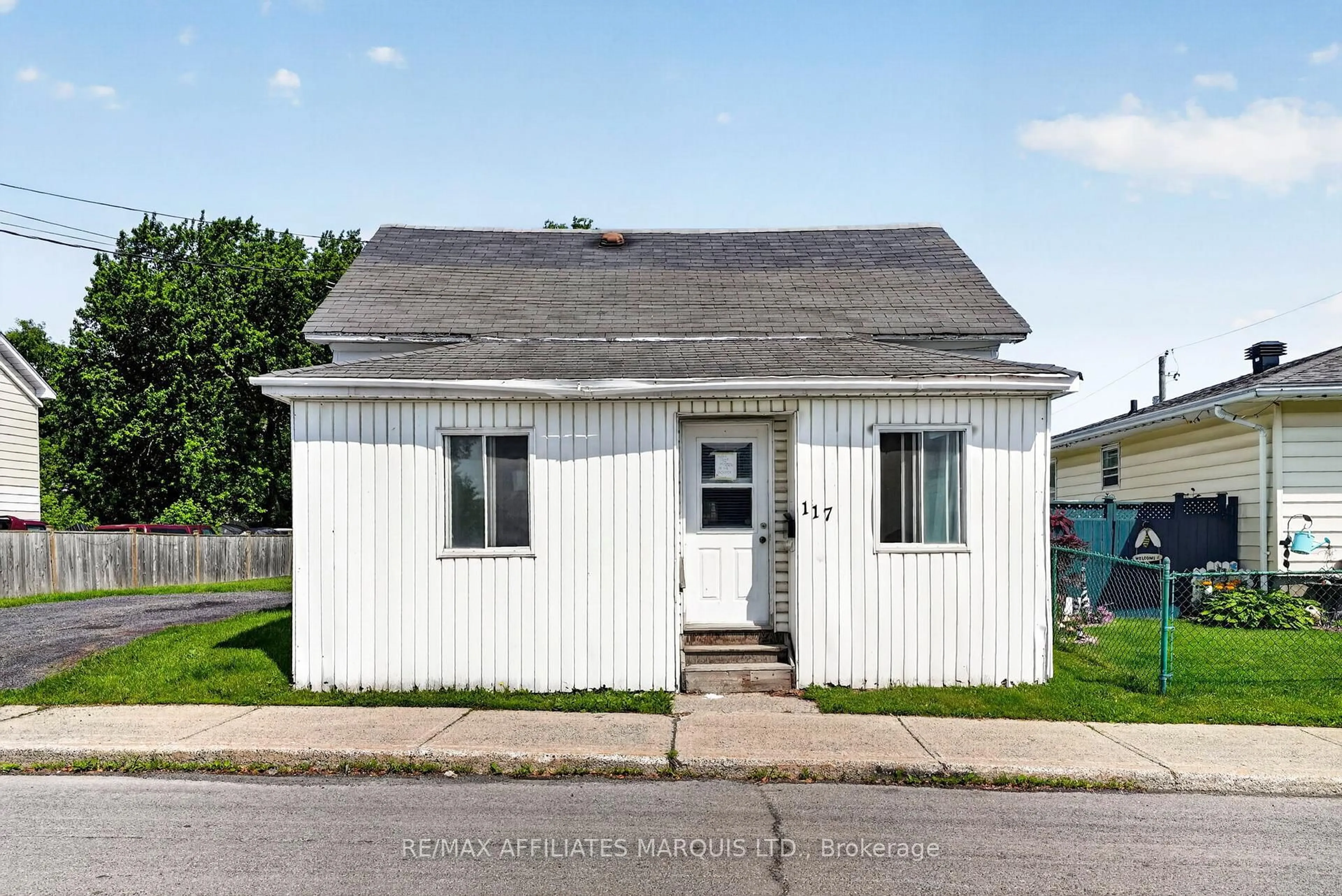 Shed for 117 Sixth St, Cornwall Ontario K6J 2W7