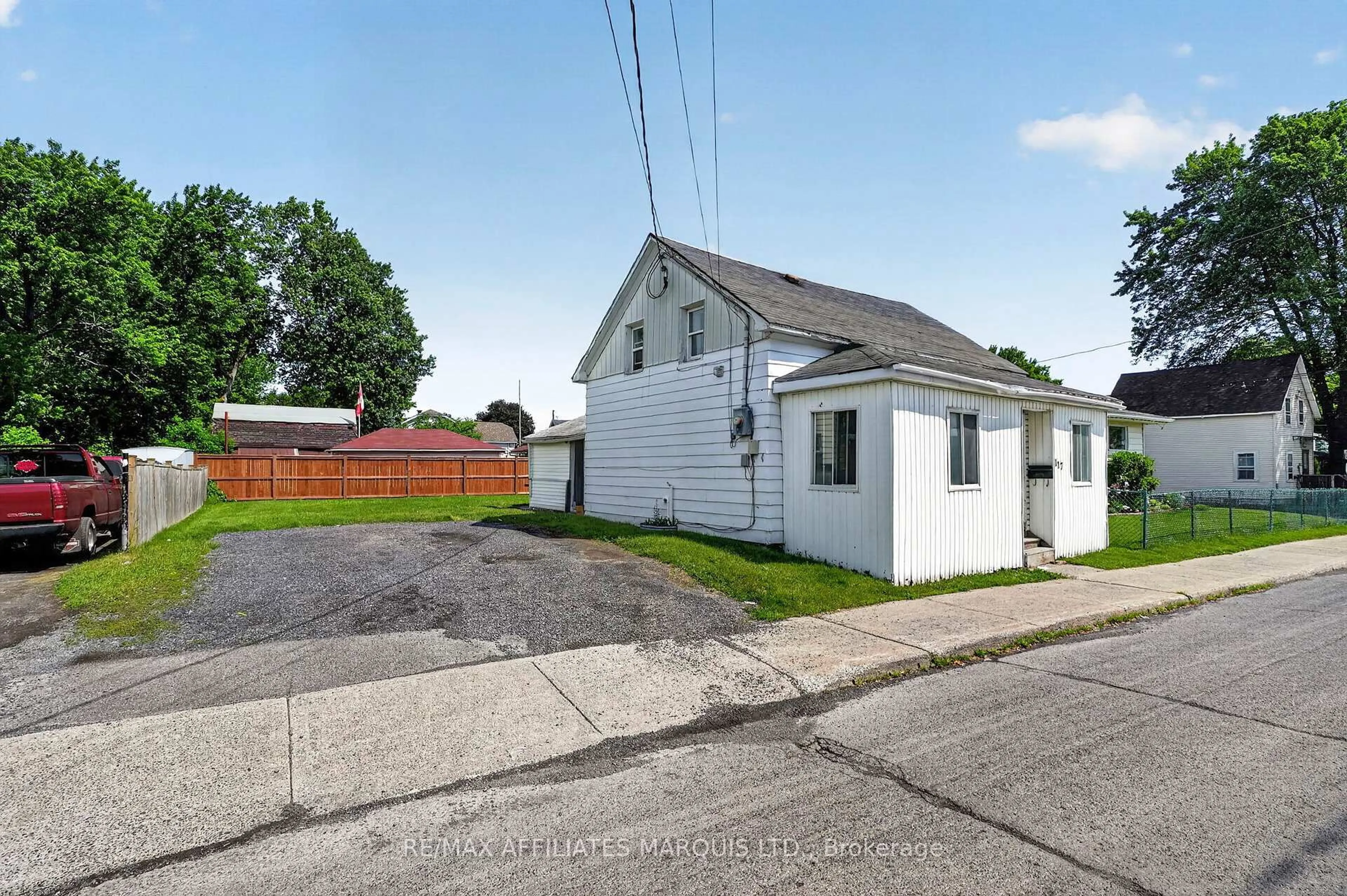 A pic from outside/outdoor area/front of a property/back of a property/a pic from drone, street for 117 Sixth St, Cornwall Ontario K6J 2W7