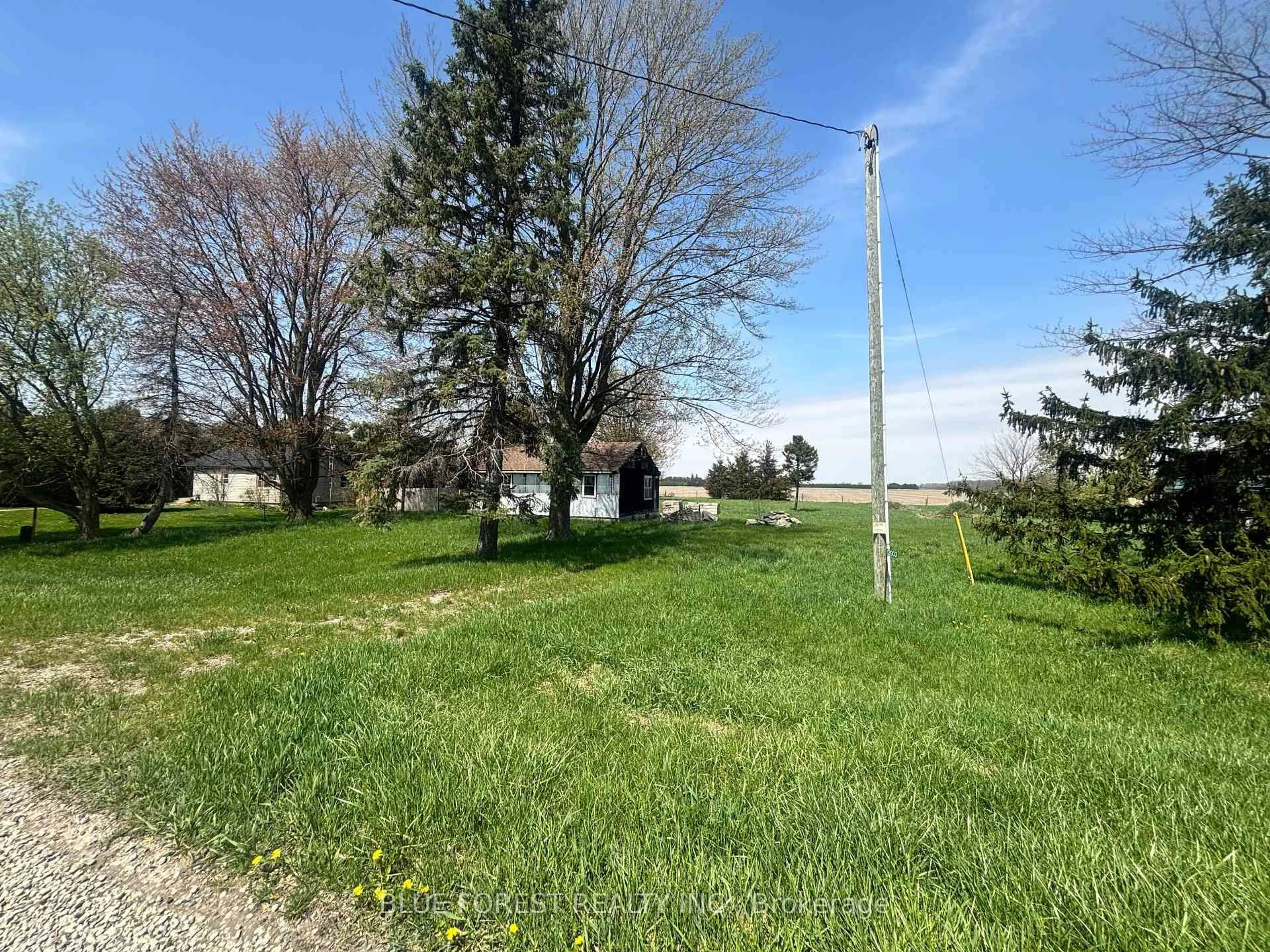 A pic from outside/outdoor area/front of a property/back of a property/a pic from drone, unknown for 12003 Baseline Rd, Chatham-Kent Ontario N0P 2K0