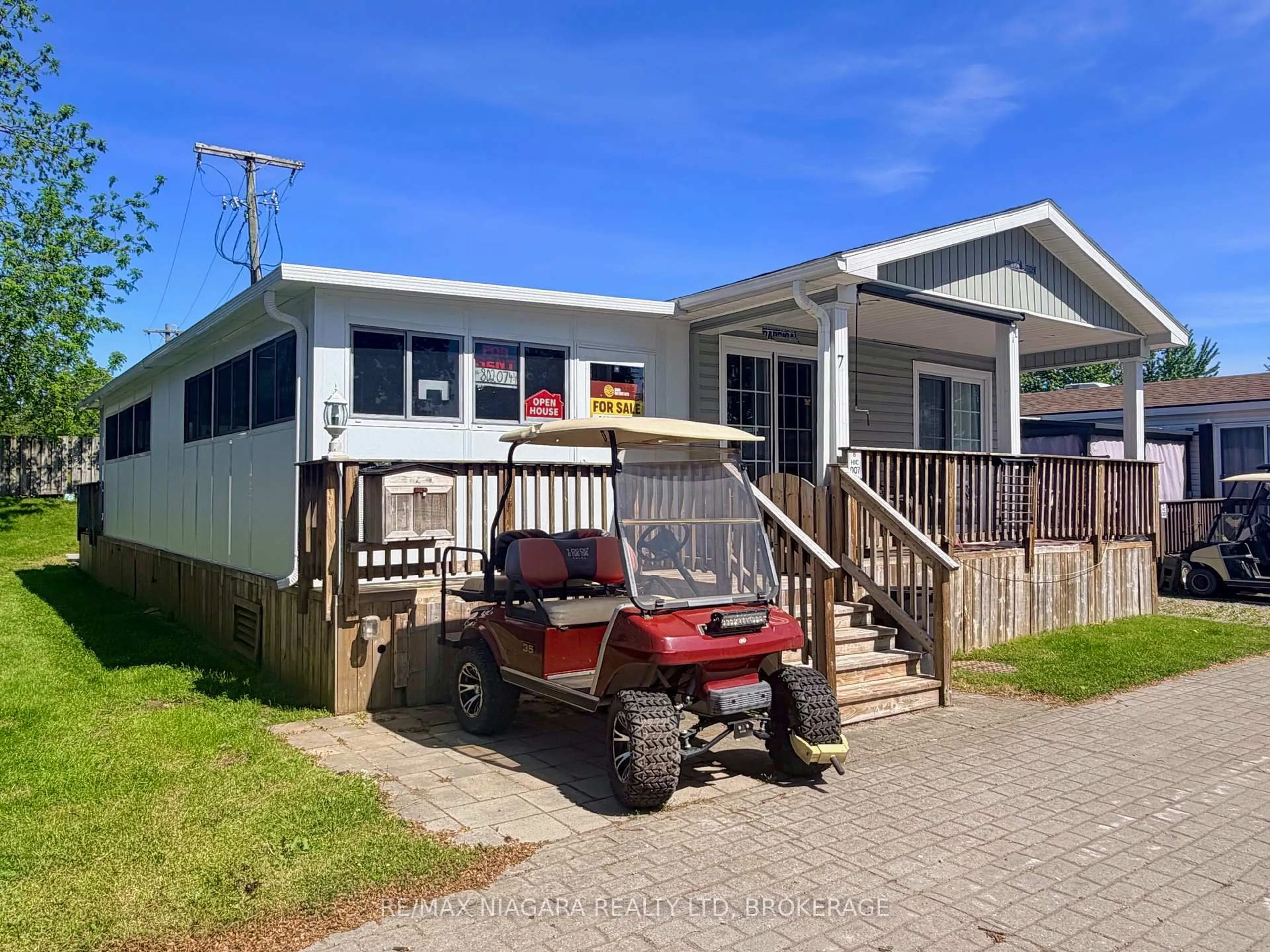 Home with vinyl exterior material, unknown for 7 Hickory Lane, Port Colborne Ontario L0S 1R0