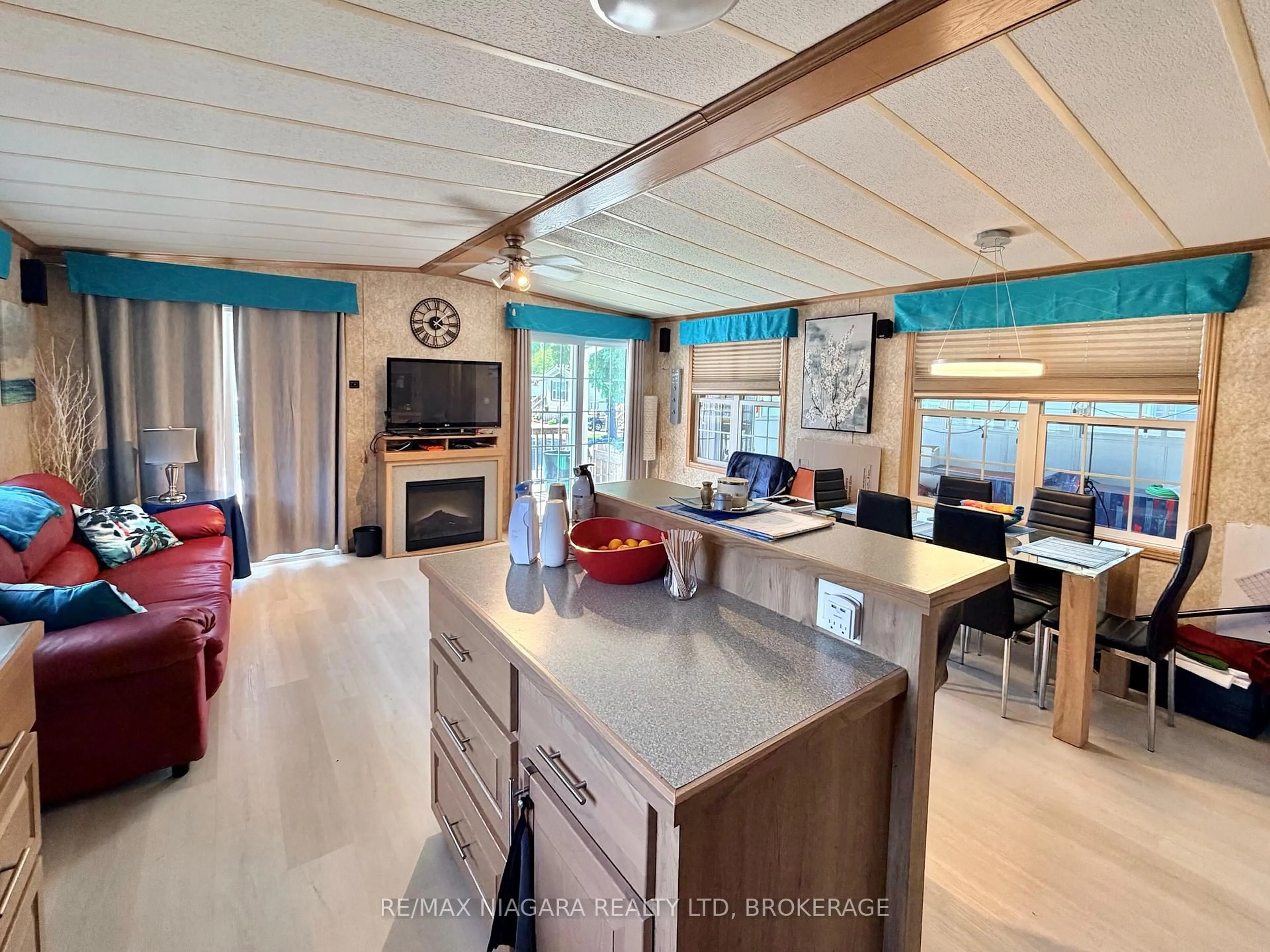 Open concept kitchen, unknown for 7 Hickory Lane, Port Colborne Ontario L0S 1R0