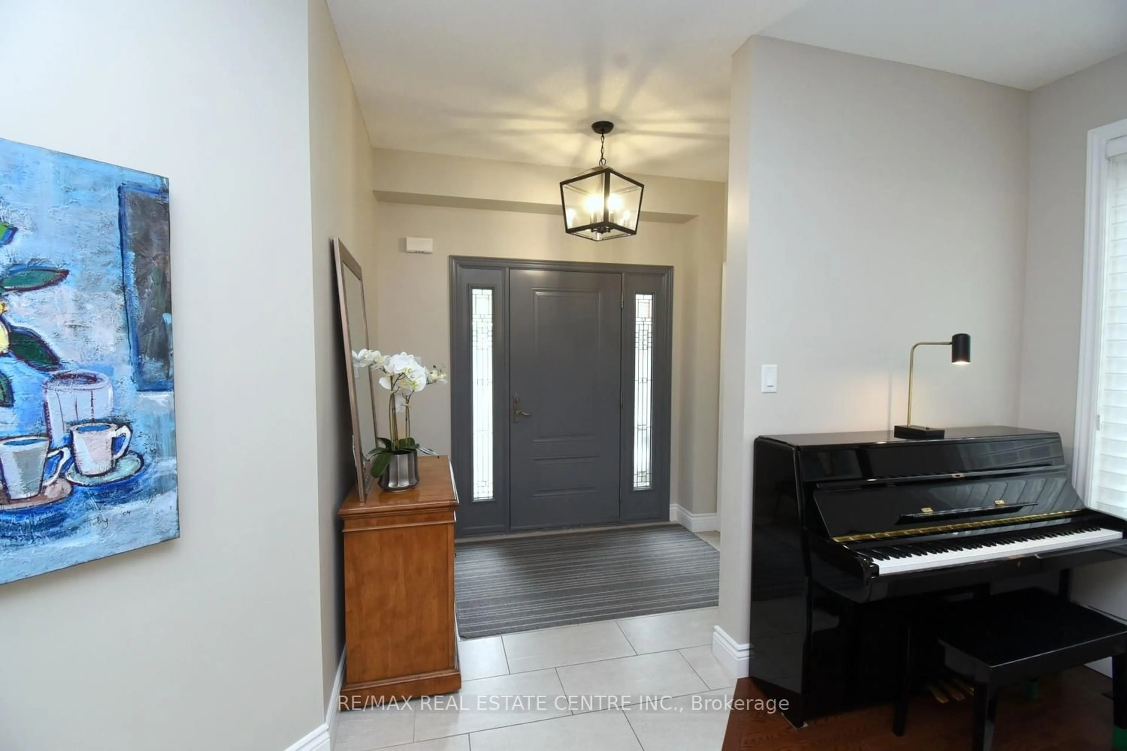 Indoor entryway for 227 Valridge Dr, Hamilton Ontario L9G 5C5
