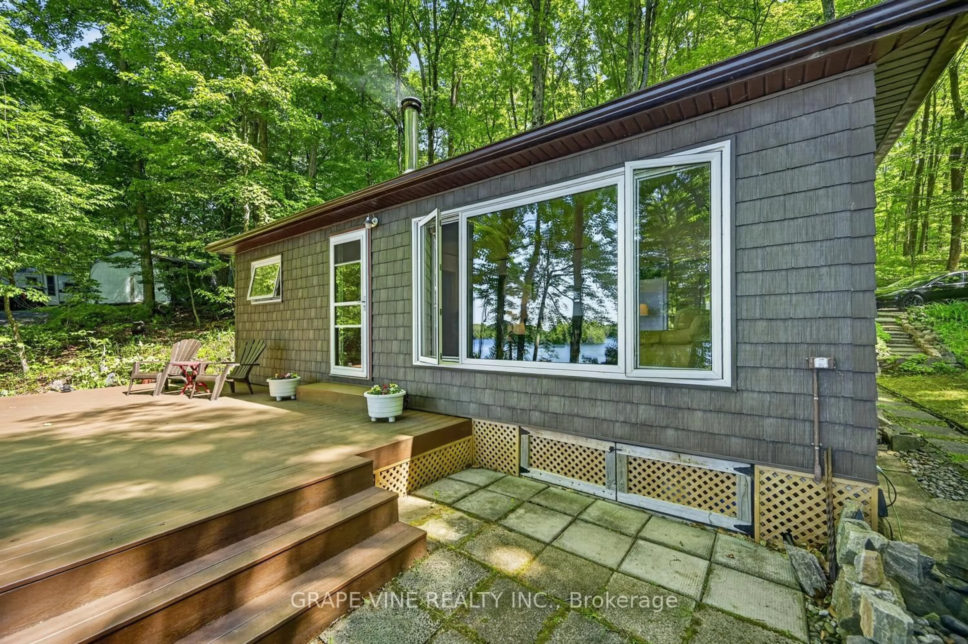 Home with vinyl exterior material, water/lake/river/ocean view for 1010 Firefly Lane, Perth Road Ontario K0H 2L0
