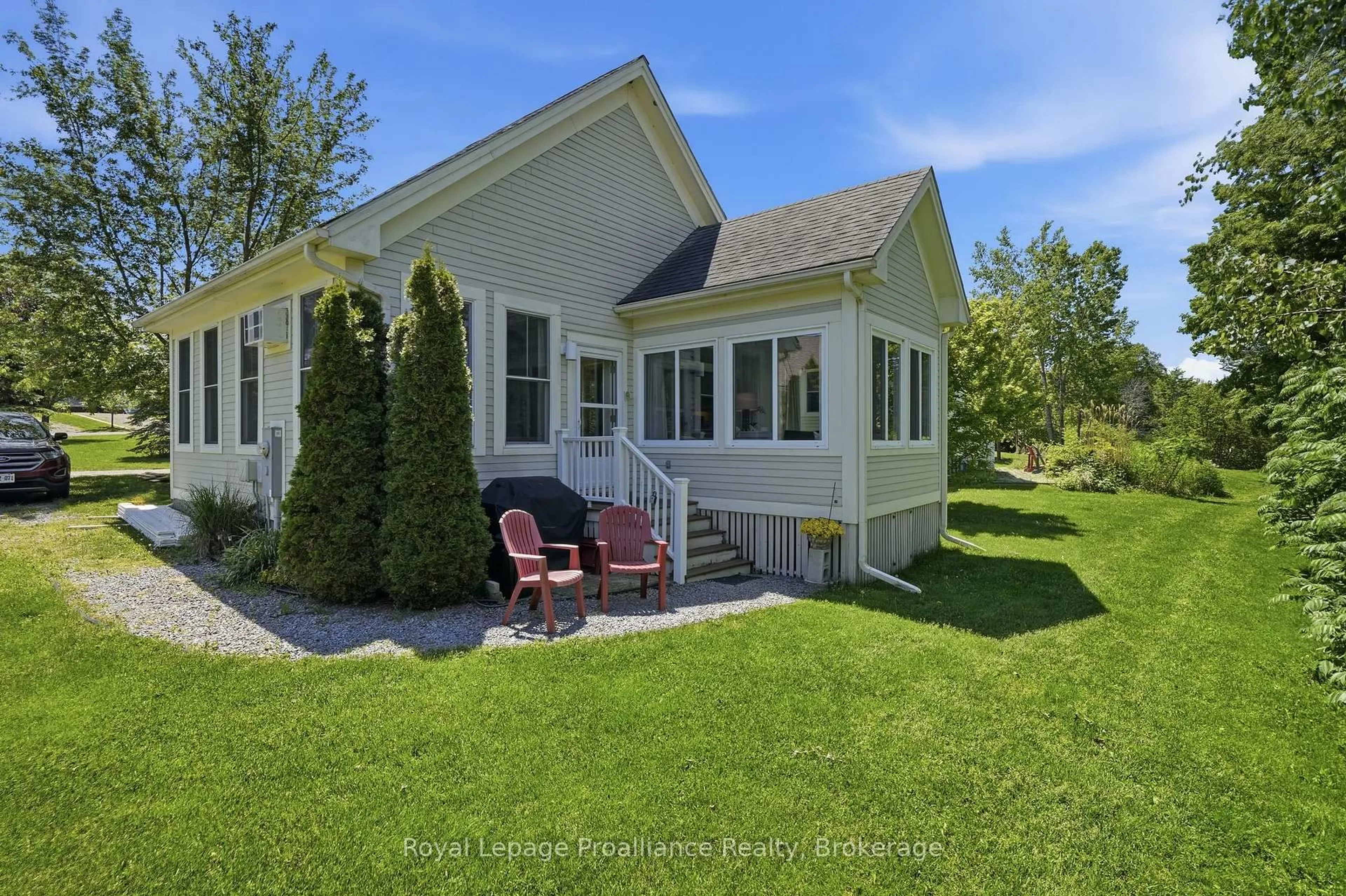 Home with vinyl exterior material, unknown for 16 Nature's Lane, Prince Edward County Ontario K8P 0C5
