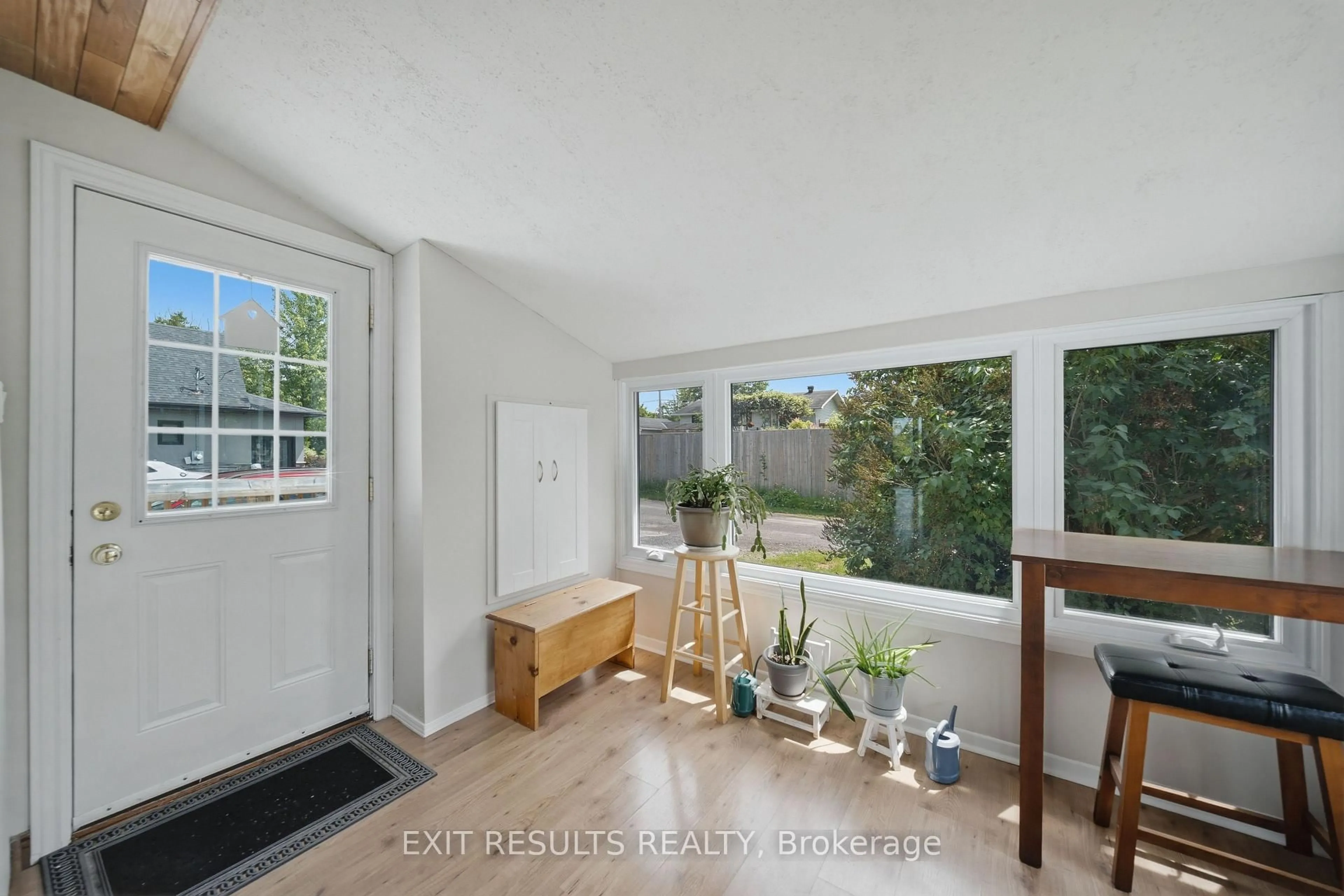 Indoor entryway for 3509 Brazeau St, Alfred and Plantagenet Ontario K0A 3K0