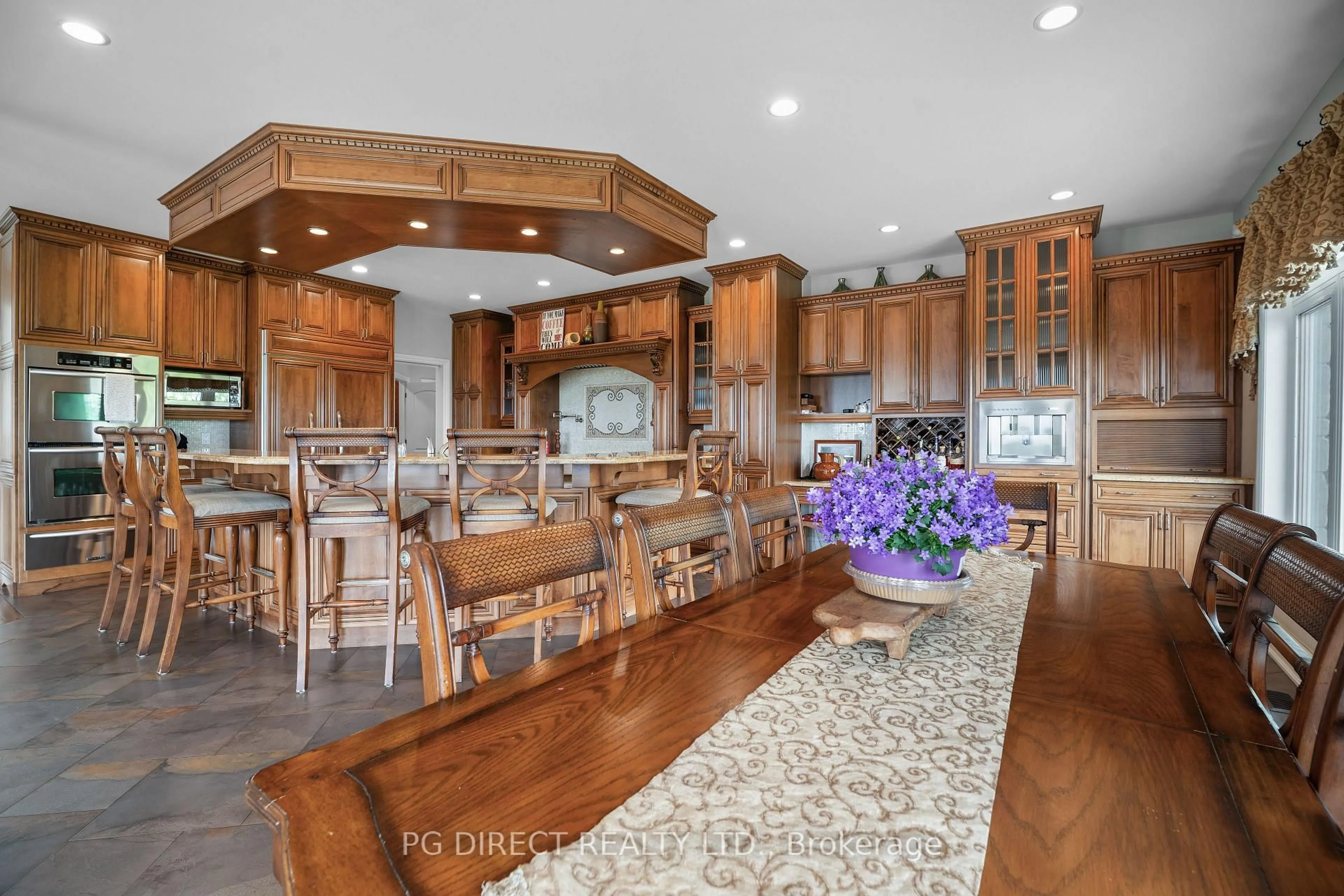 Open concept kitchen, ceramic/tile floor for 427 Surrey Dr, North Bay Ontario P1C 1E4