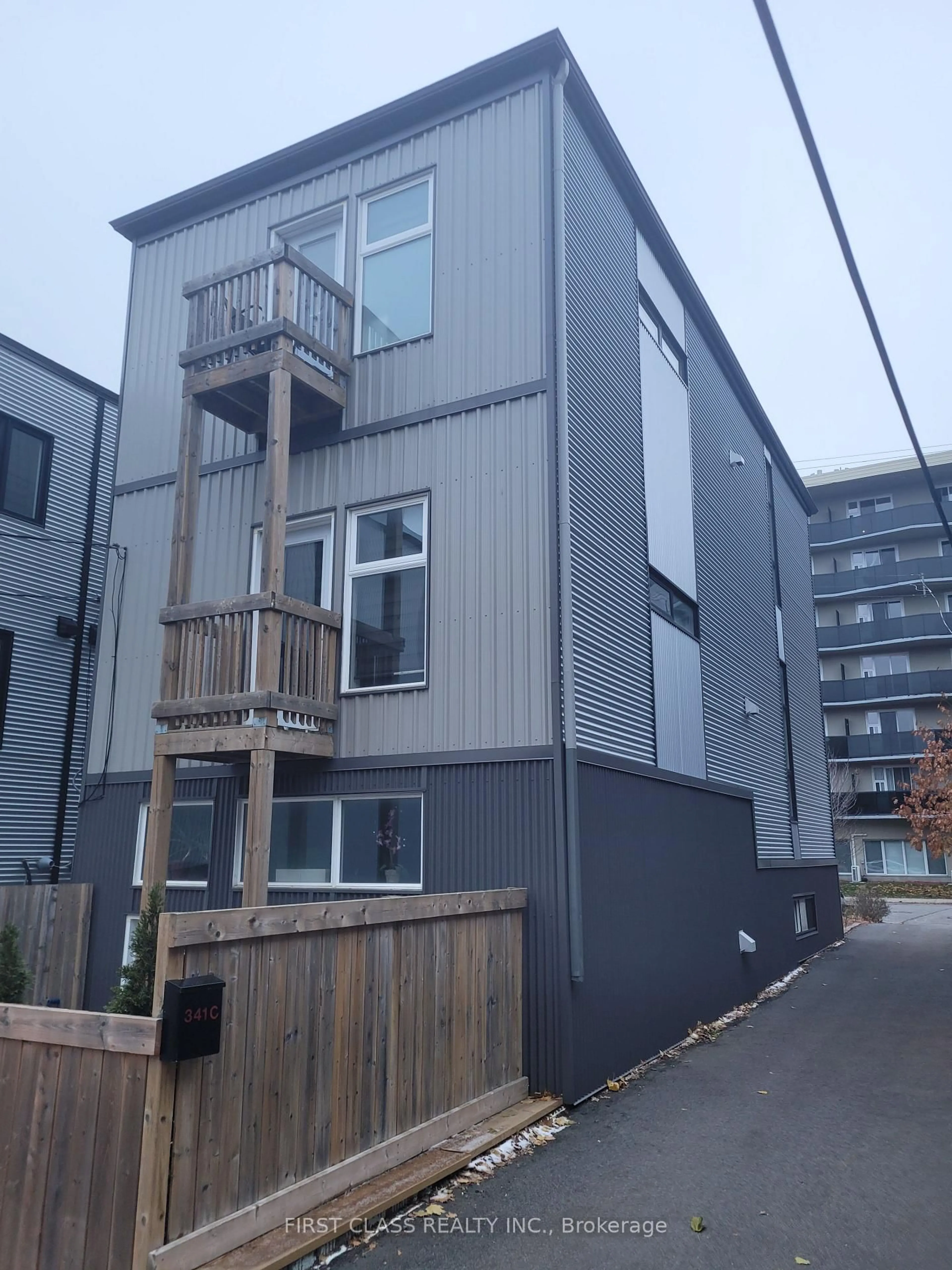 Unknown for 341 Cambridge St, Ottawa Ontario K1R 7B3