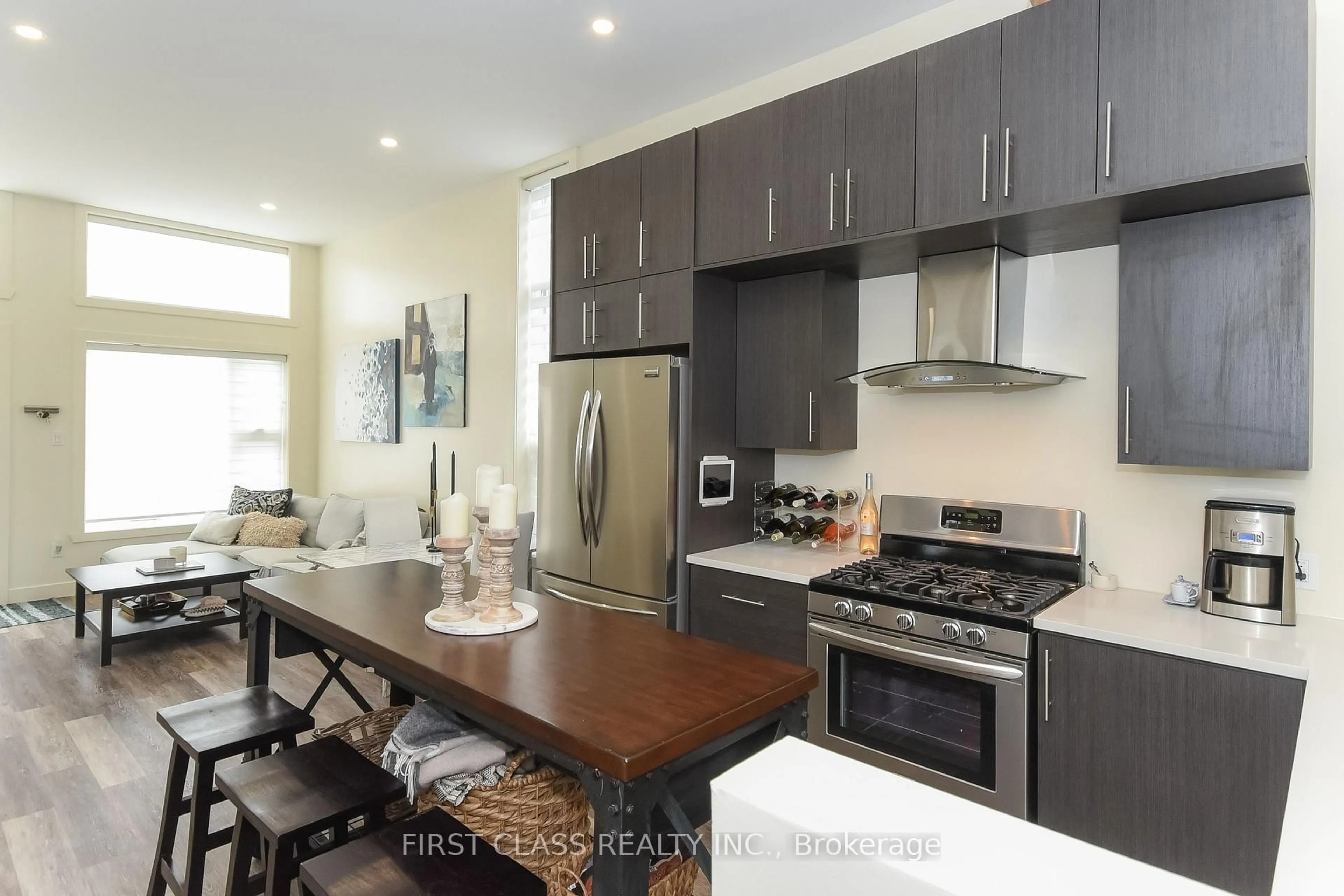 Open concept kitchen, unknown for 341 Cambridge St, Ottawa Ontario K1R 7B3