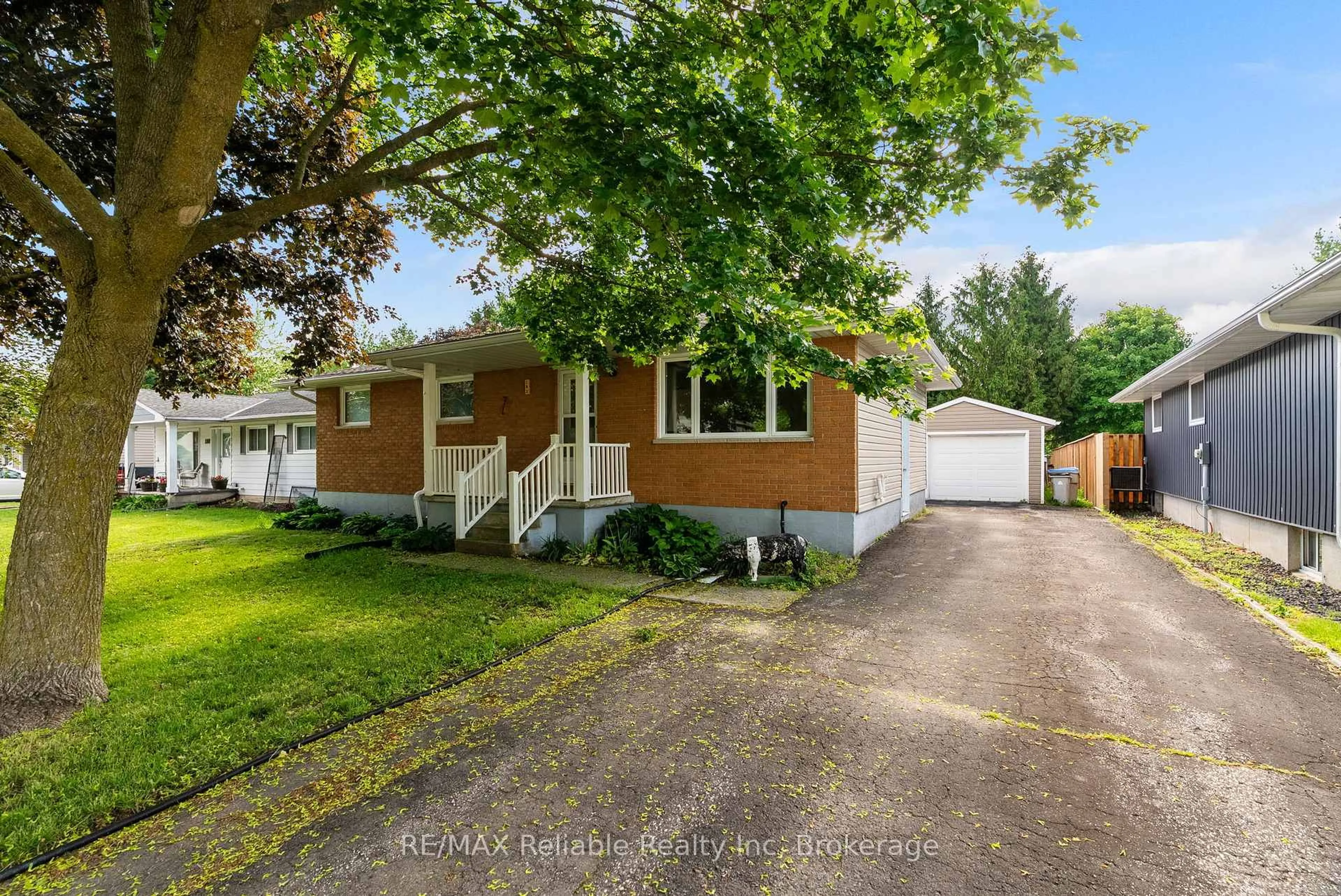 Home with vinyl exterior material, street for 182 Jarvis St, Huron East Ontario N0K 1W0