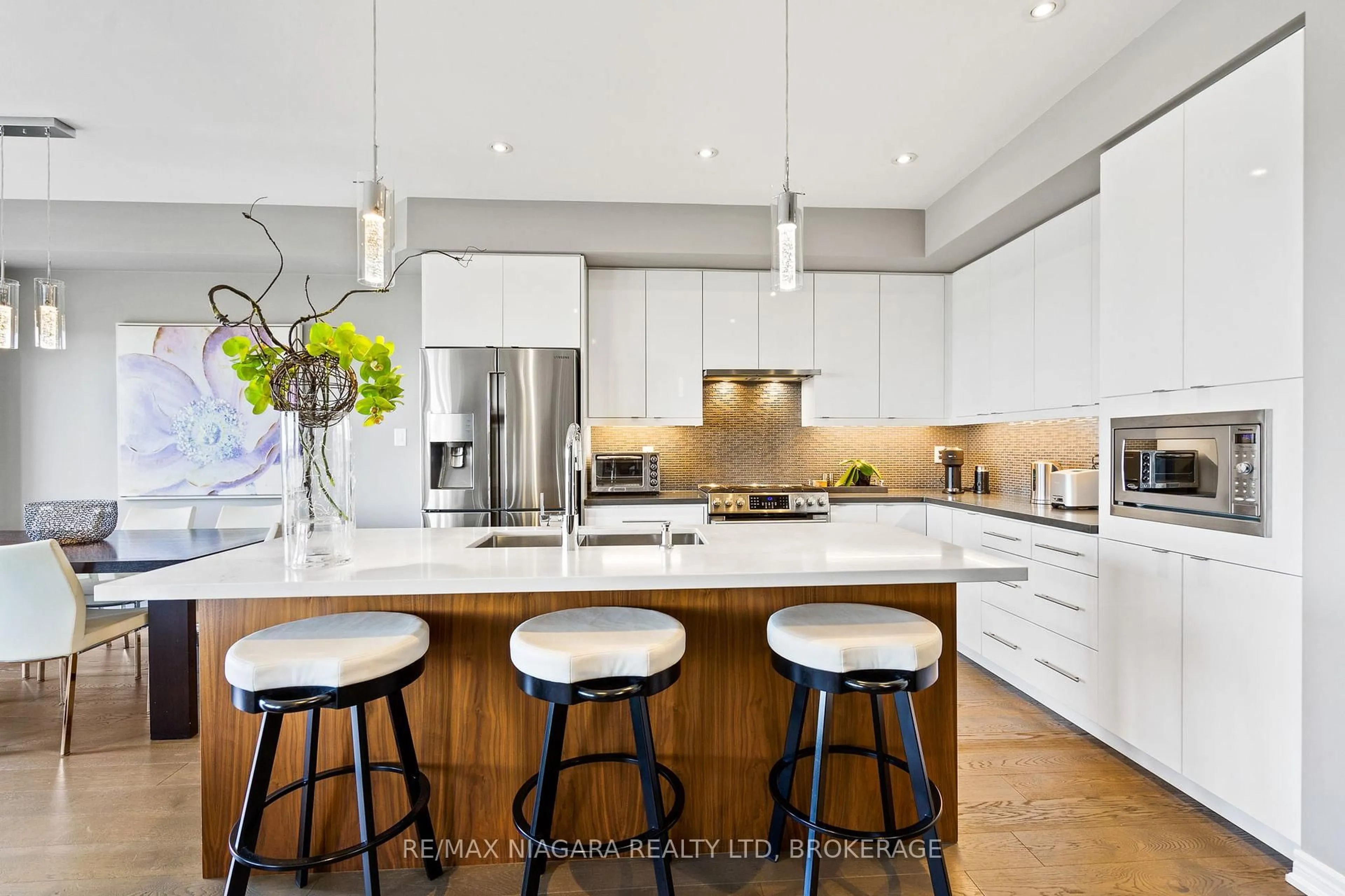 Contemporary kitchen, unknown for 60 Waterview Lane, Grimsby Ontario L3M 0H2
