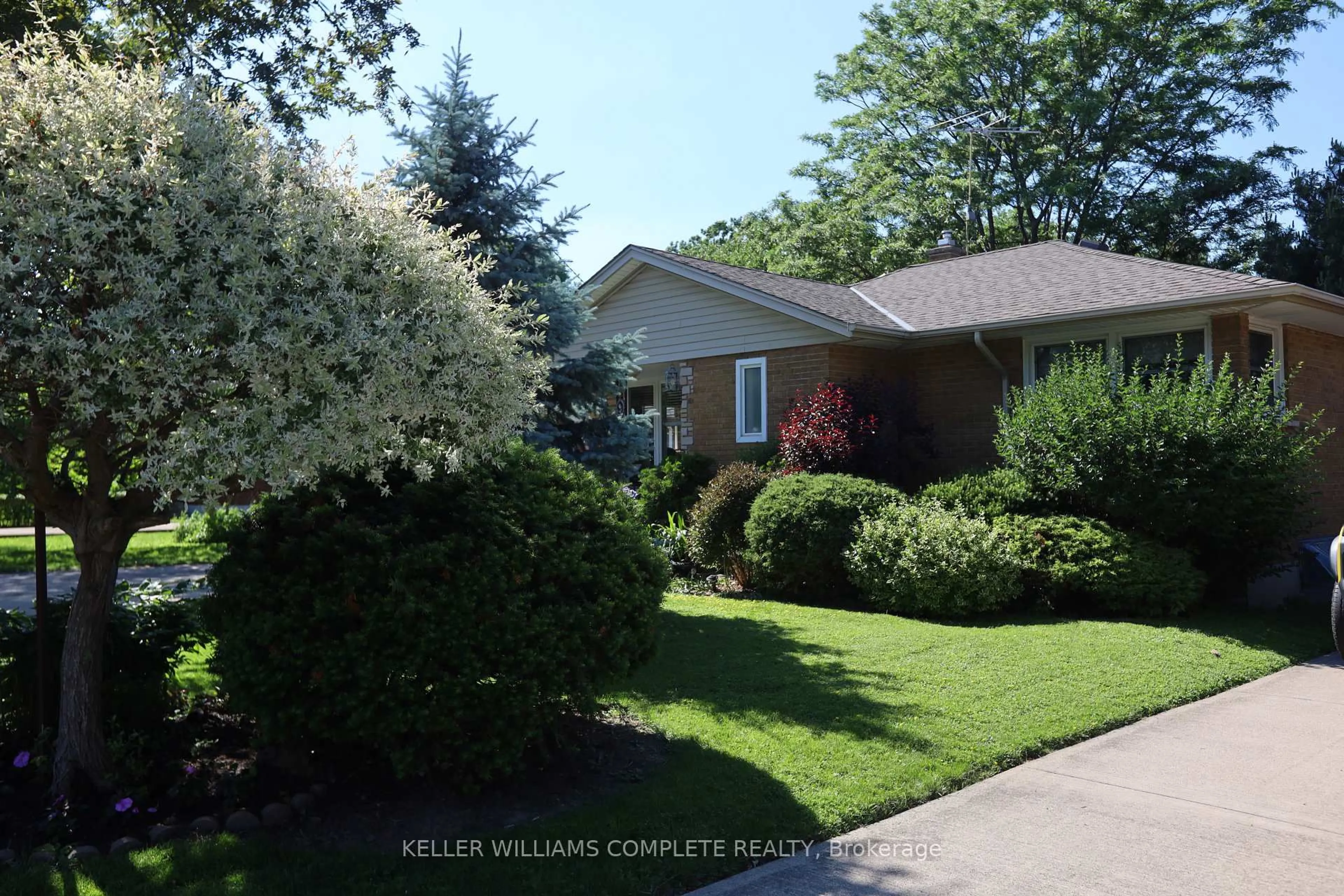 Unknown for 9 Cecil St, St. Catharines Ontario L2N 4B3