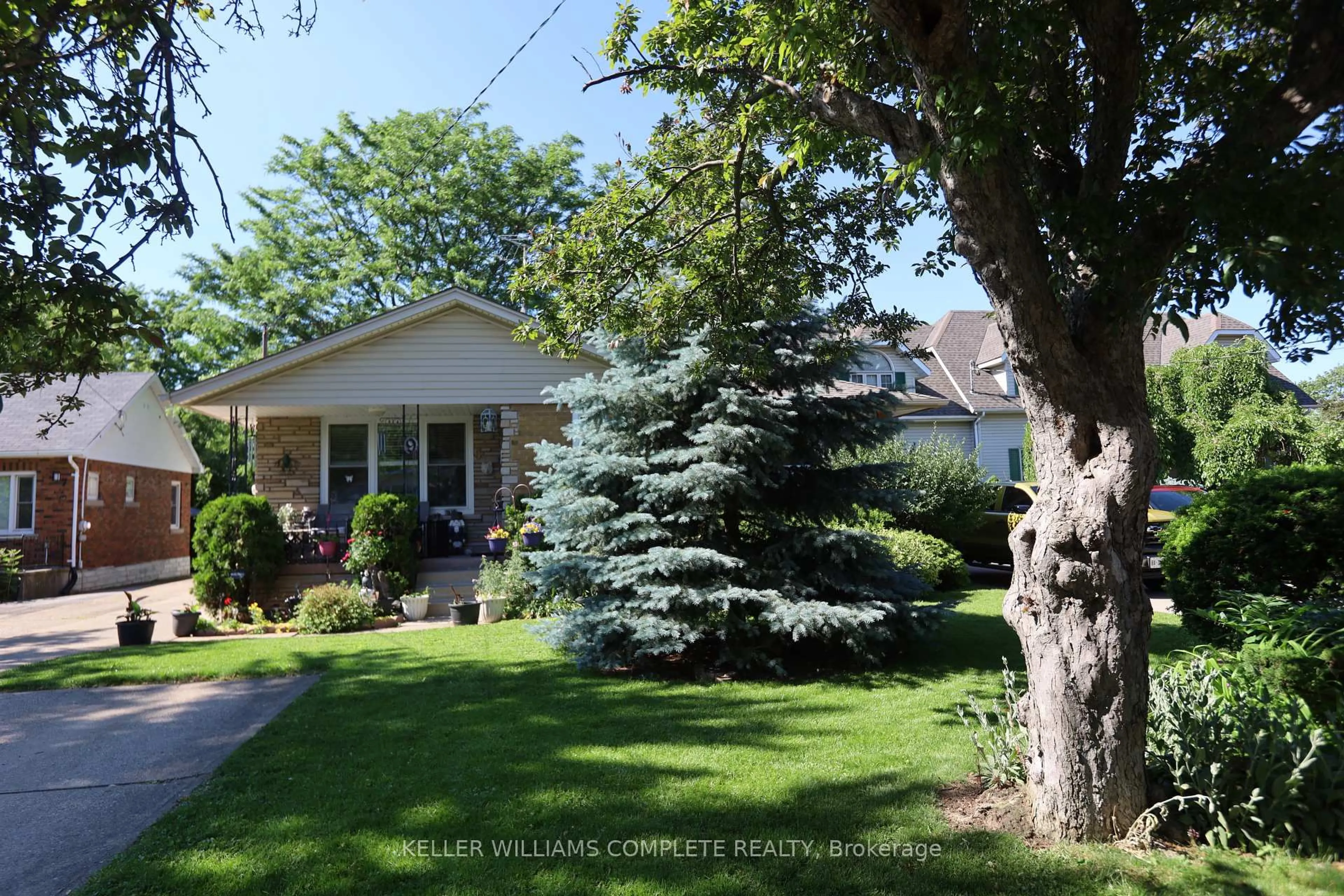 Unknown for 9 Cecil St, St. Catharines Ontario L2N 4B3