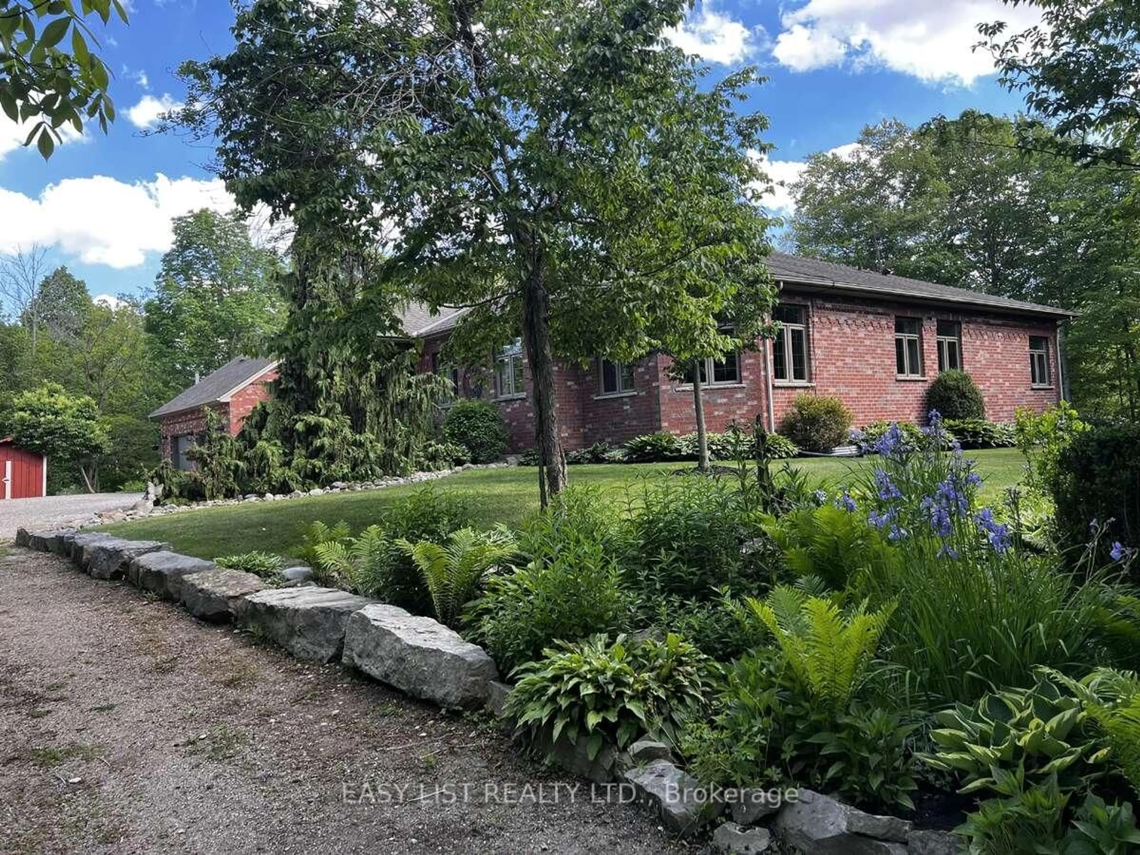 A pic from outside/outdoor area/front of a property/back of a property/a pic from drone, unknown for 13749 Largie Rd, Dutton/Dunwich Ontario N0L 1J0