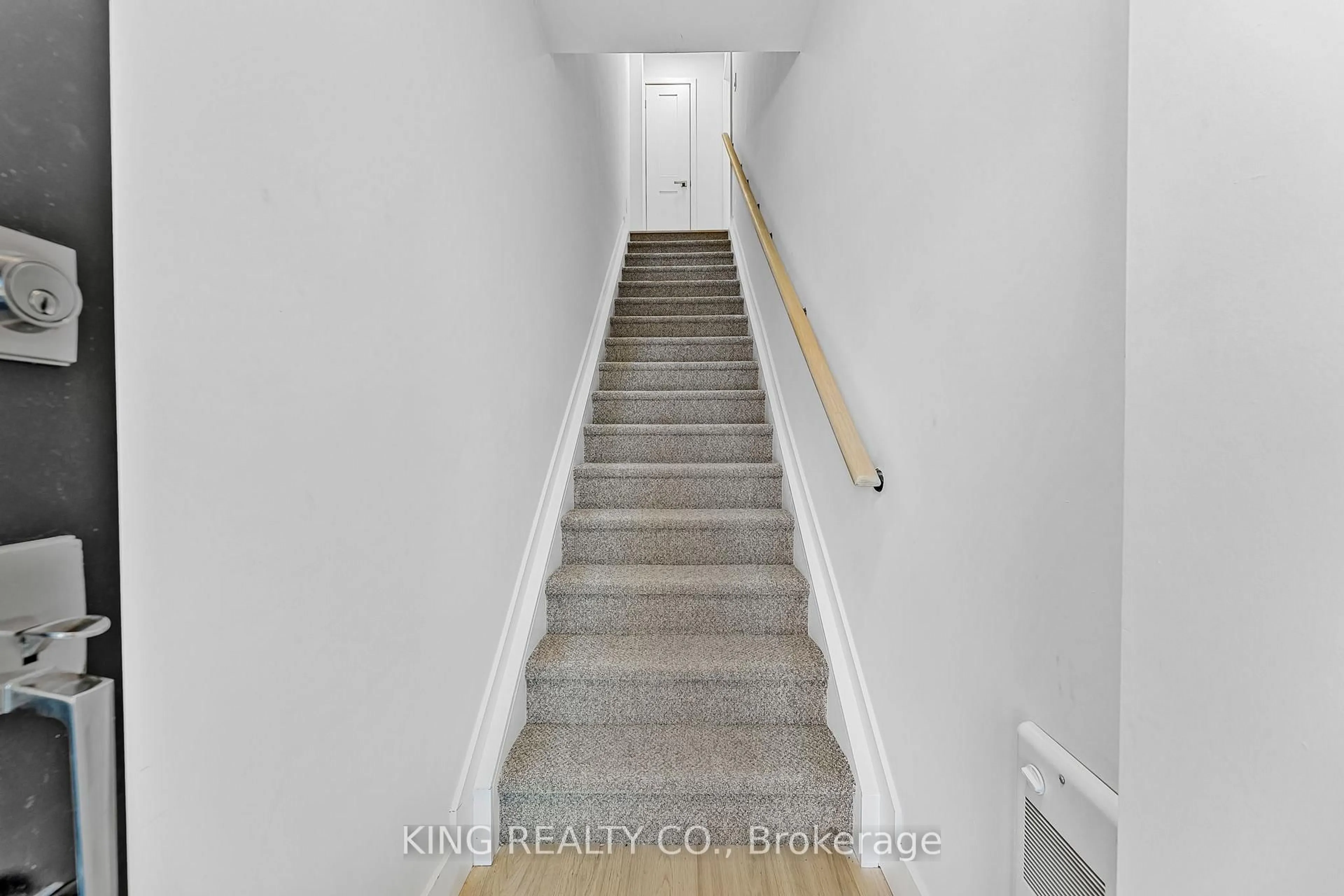 Stairs for 7277 Wilson Cres #302, Niagara Falls Ontario L2G 4R8