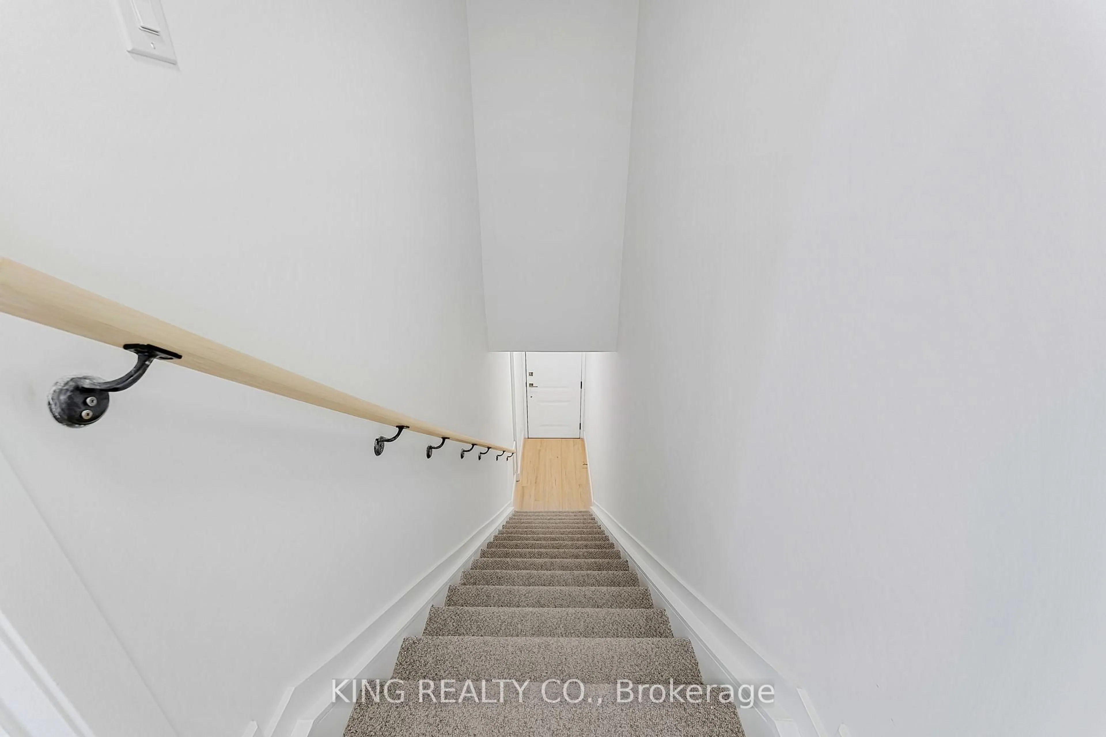 Stairs for 7277 Wilson Cres #302, Niagara Falls Ontario L2G 4R8