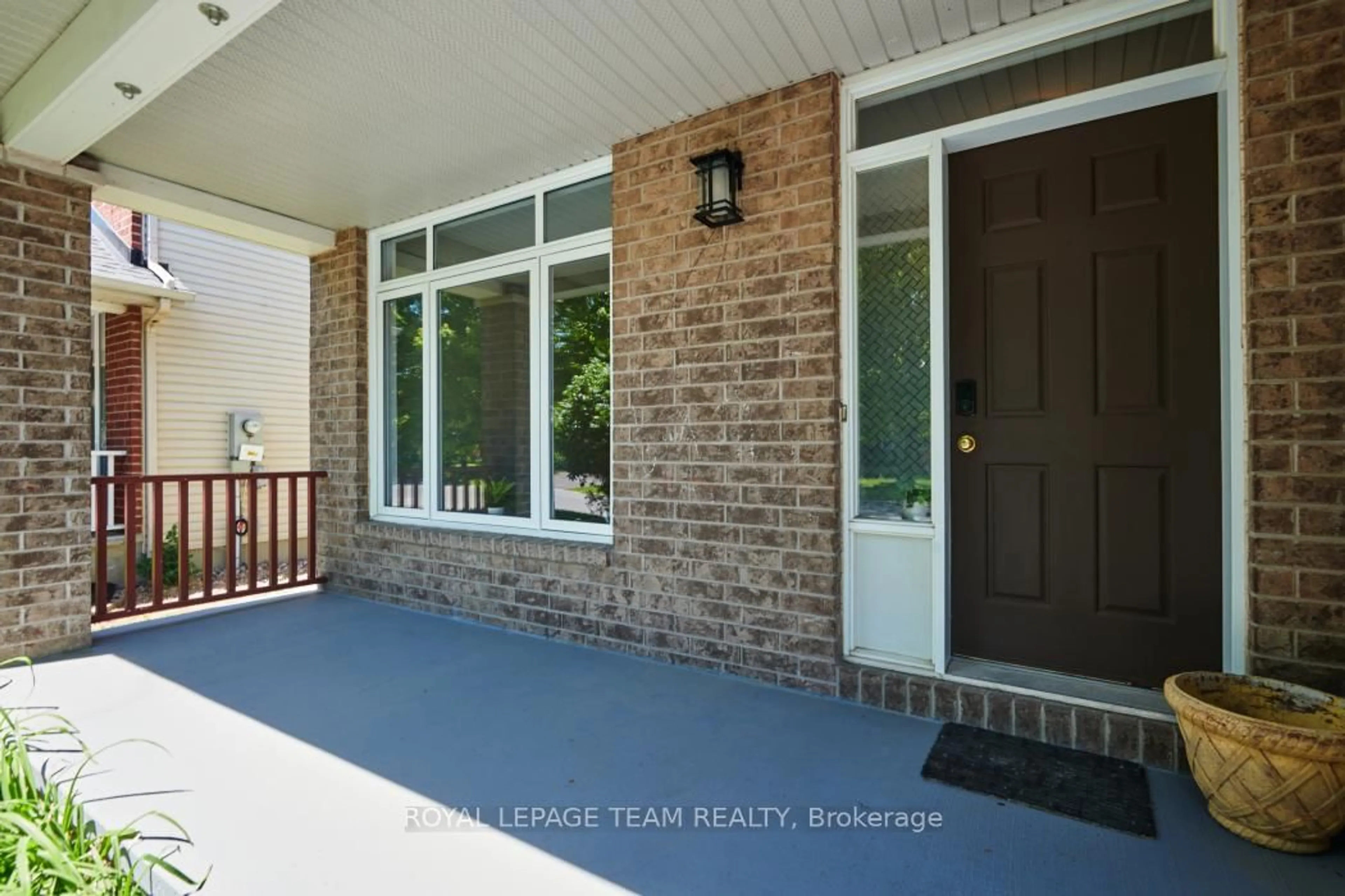 Indoor entryway for 763 Long Point Circ, Ottawa Ontario K1T 4H5