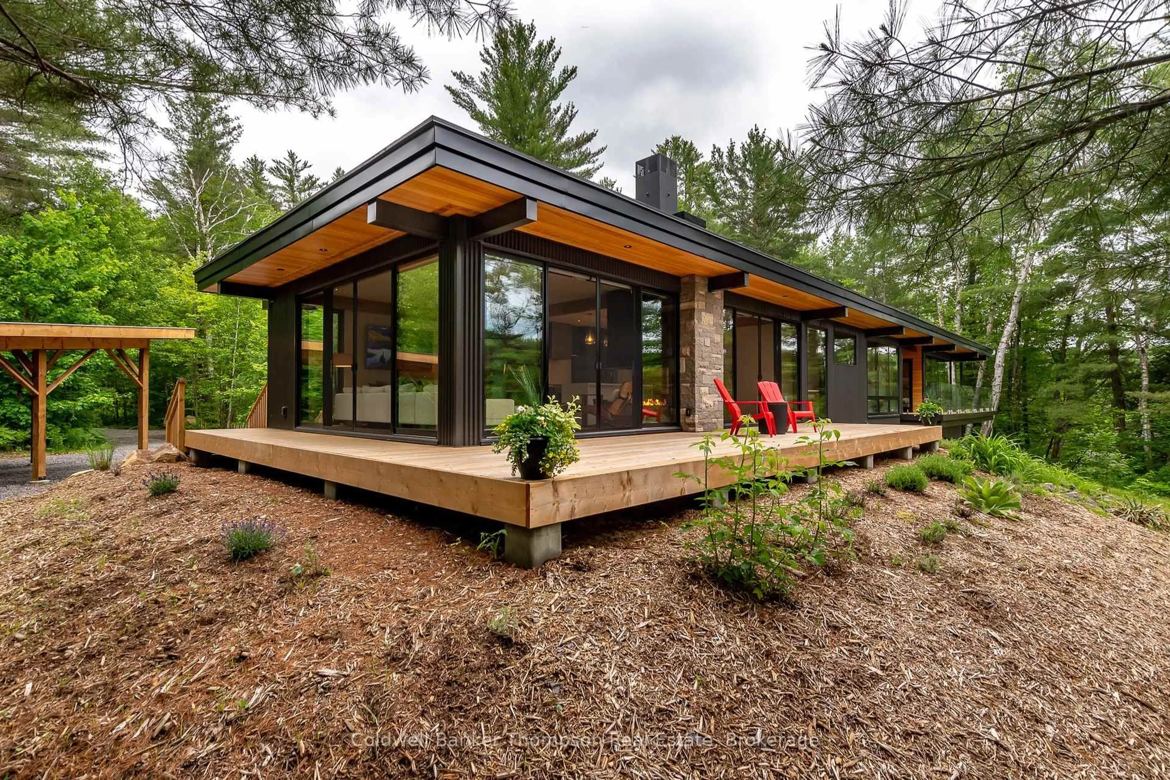 Home with vinyl exterior material, forest/trees view for 1558 South Lancelot Rd, Huntsville Ontario P0B 1M0