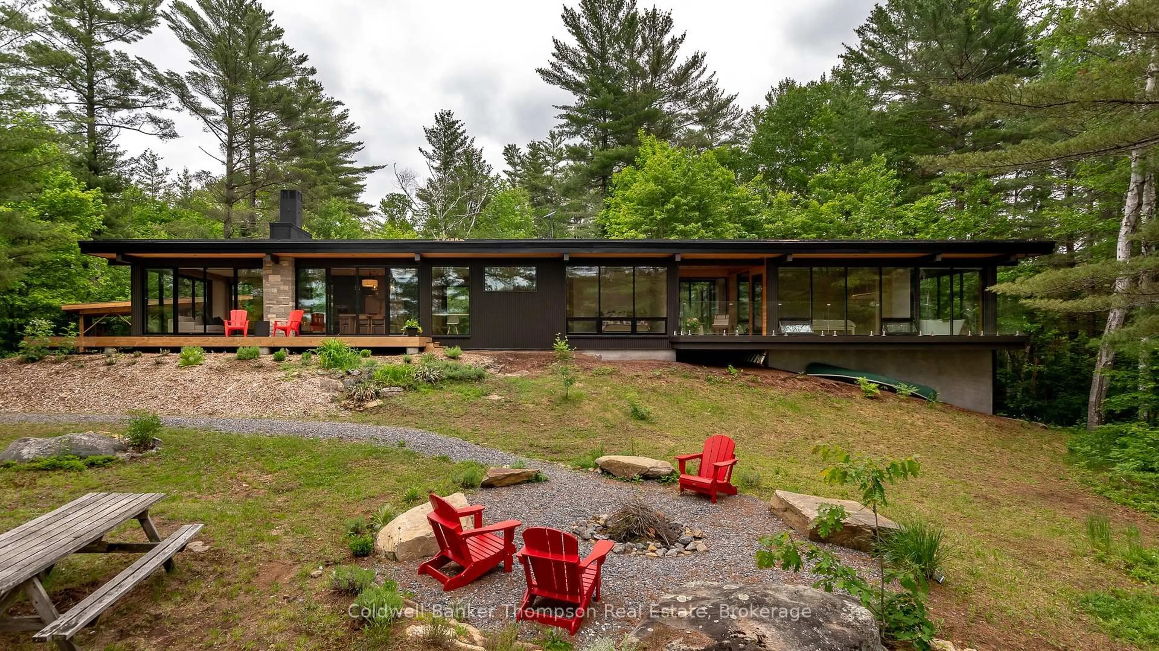 Patio, unknown for 1558 South Lancelot Rd, Huntsville Ontario P0B 1M0