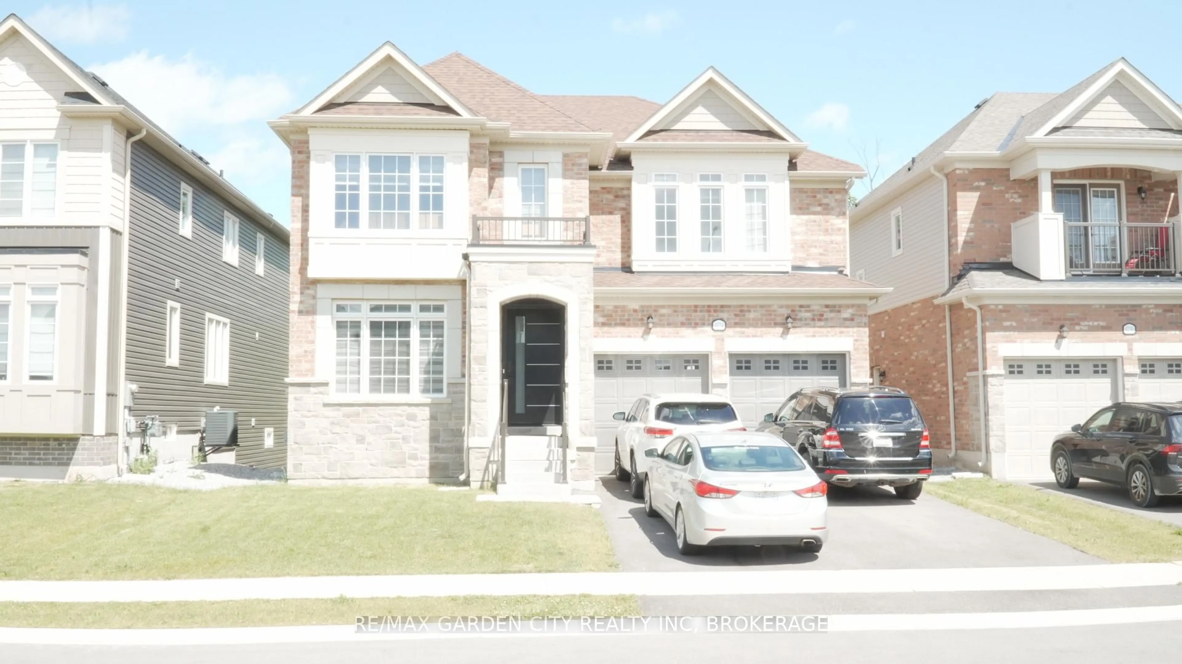 Home with brick exterior material, street for 9224 White Oak Ave, Niagara Falls Ontario L2G 3P6