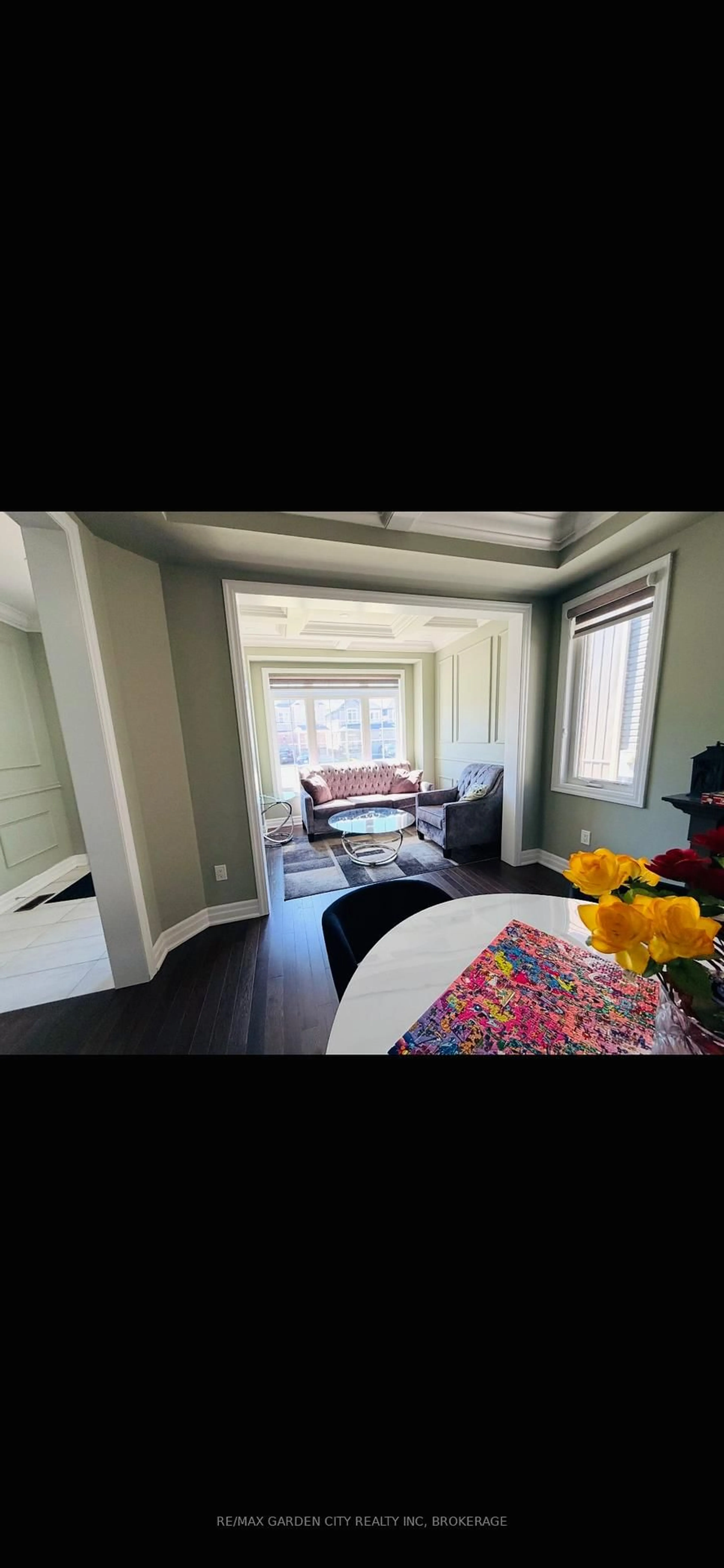 A pic of a room for 9224 White Oak Ave, Niagara Falls Ontario L2G 3P6