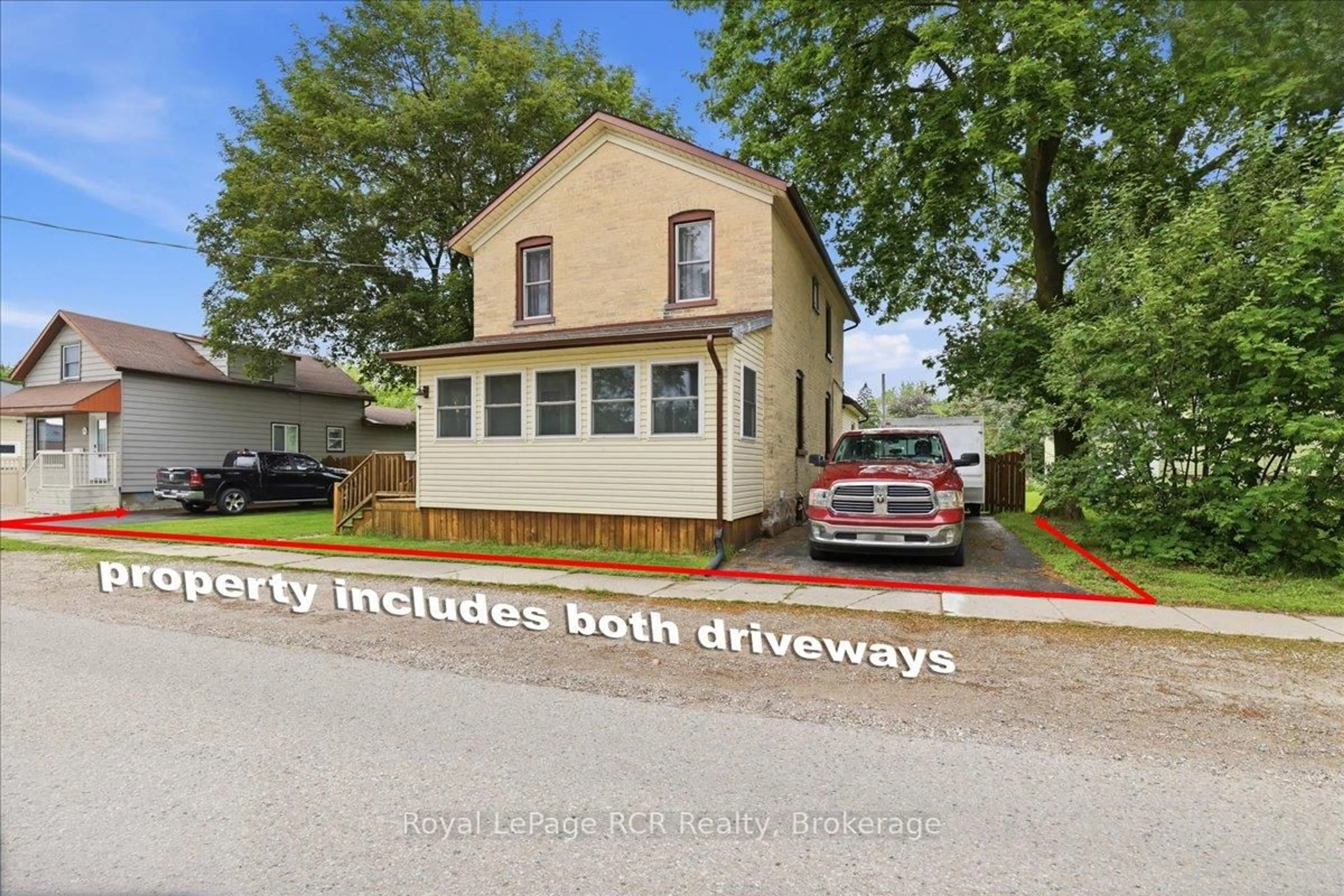 A pic from outside/outdoor area/front of a property/back of a property/a pic from drone, street for 161 Livingstone Ave, North Perth Ontario N4W 1P6