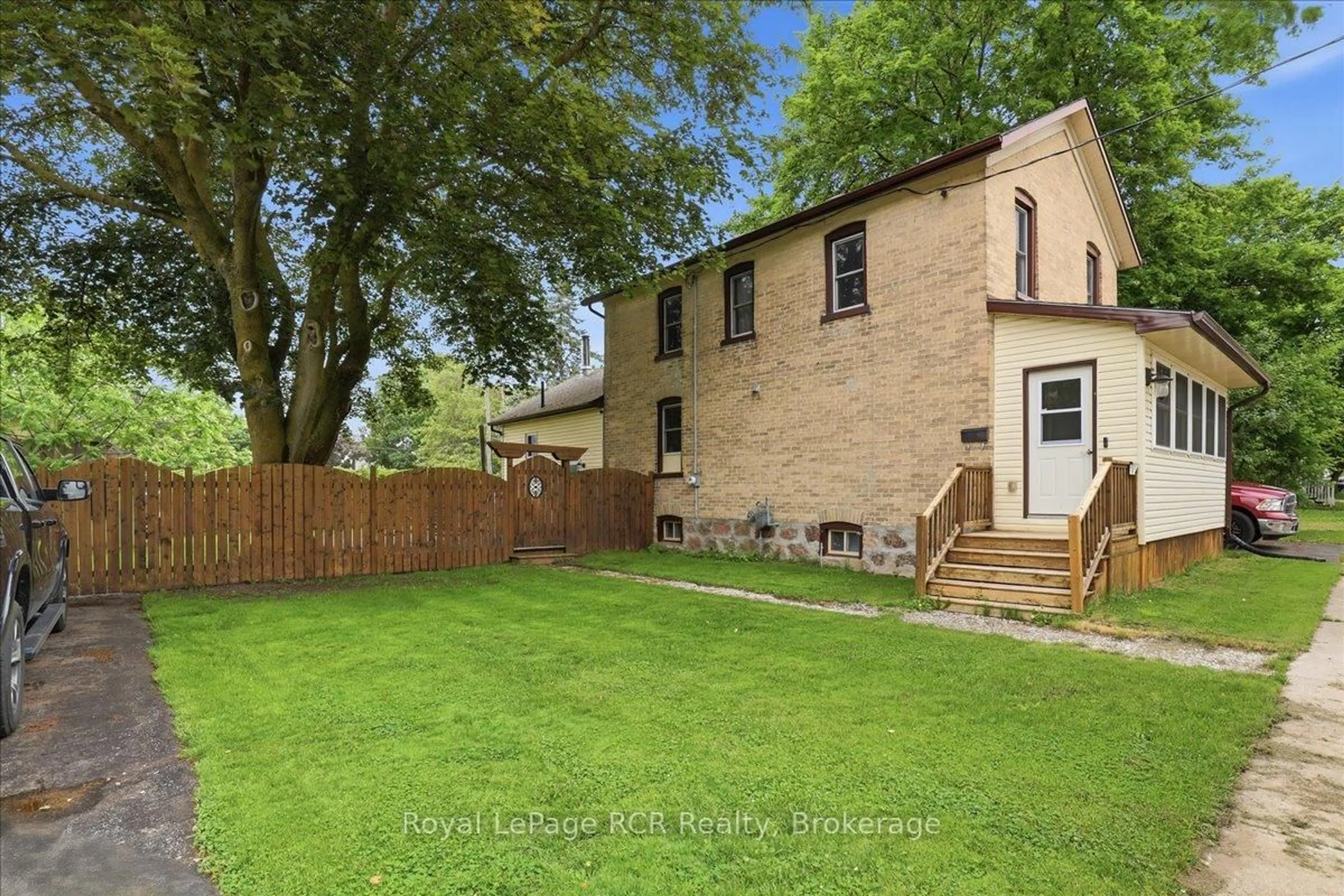 A pic from outside/outdoor area/front of a property/back of a property/a pic from drone, street for 161 Livingstone Ave, North Perth Ontario N4W 1P6