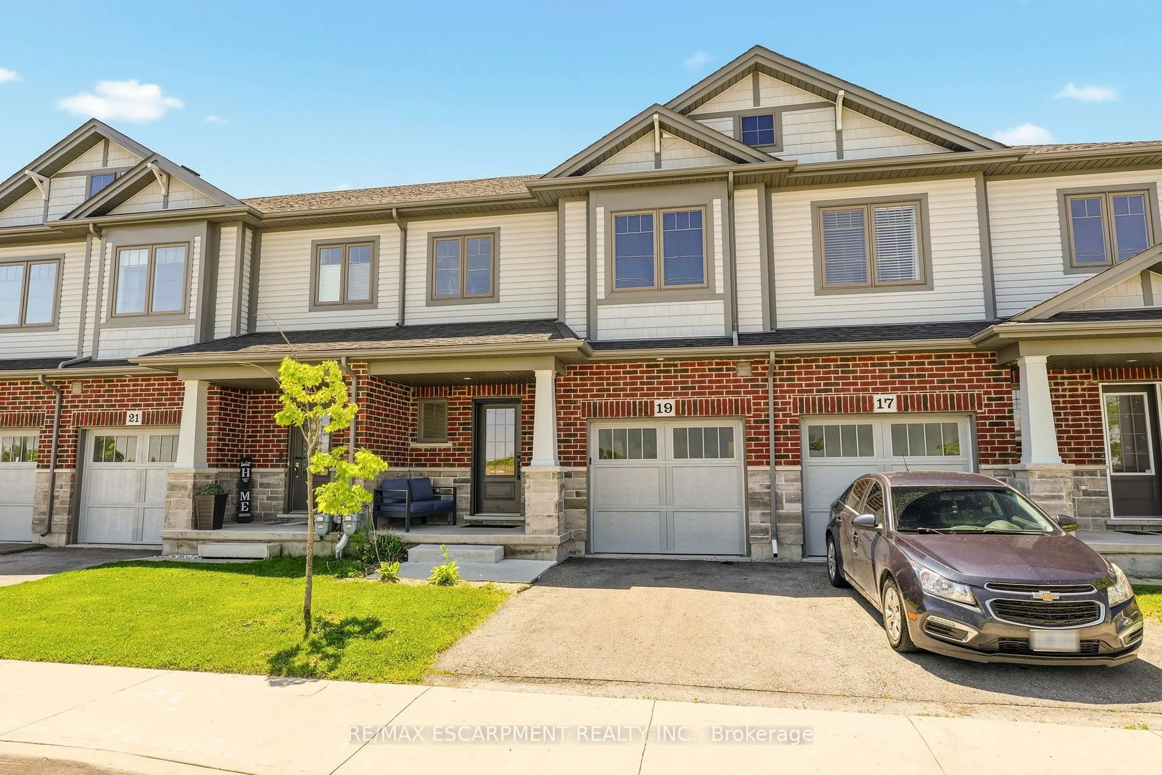 Home with brick exterior material, street for 19 Severino Circ, West Lincoln Ontario L0R 2A0