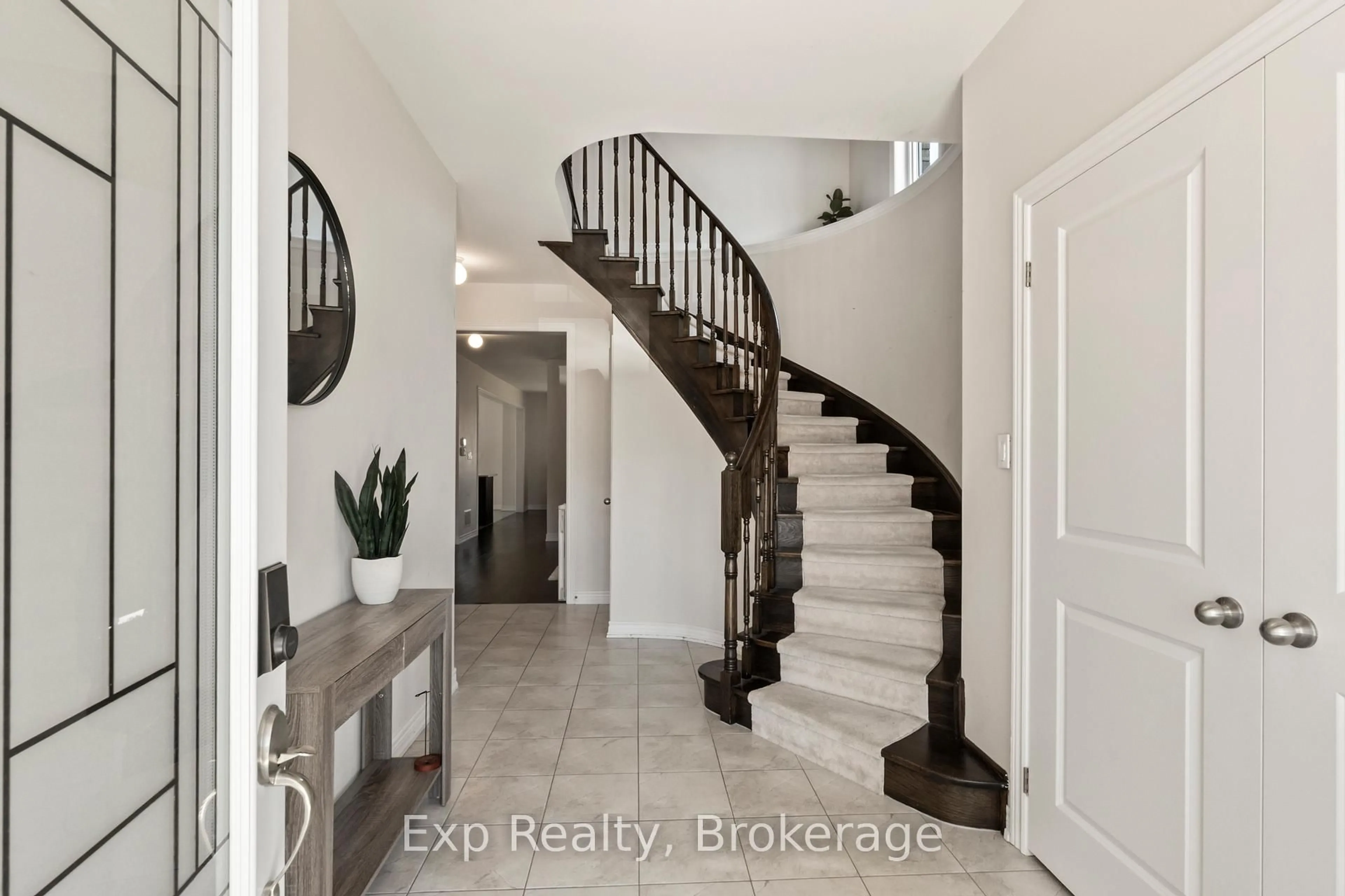 Indoor entryway for 64 Paul Rexe Blvd, Otonabee-South Monaghan Ontario K9J 0G4