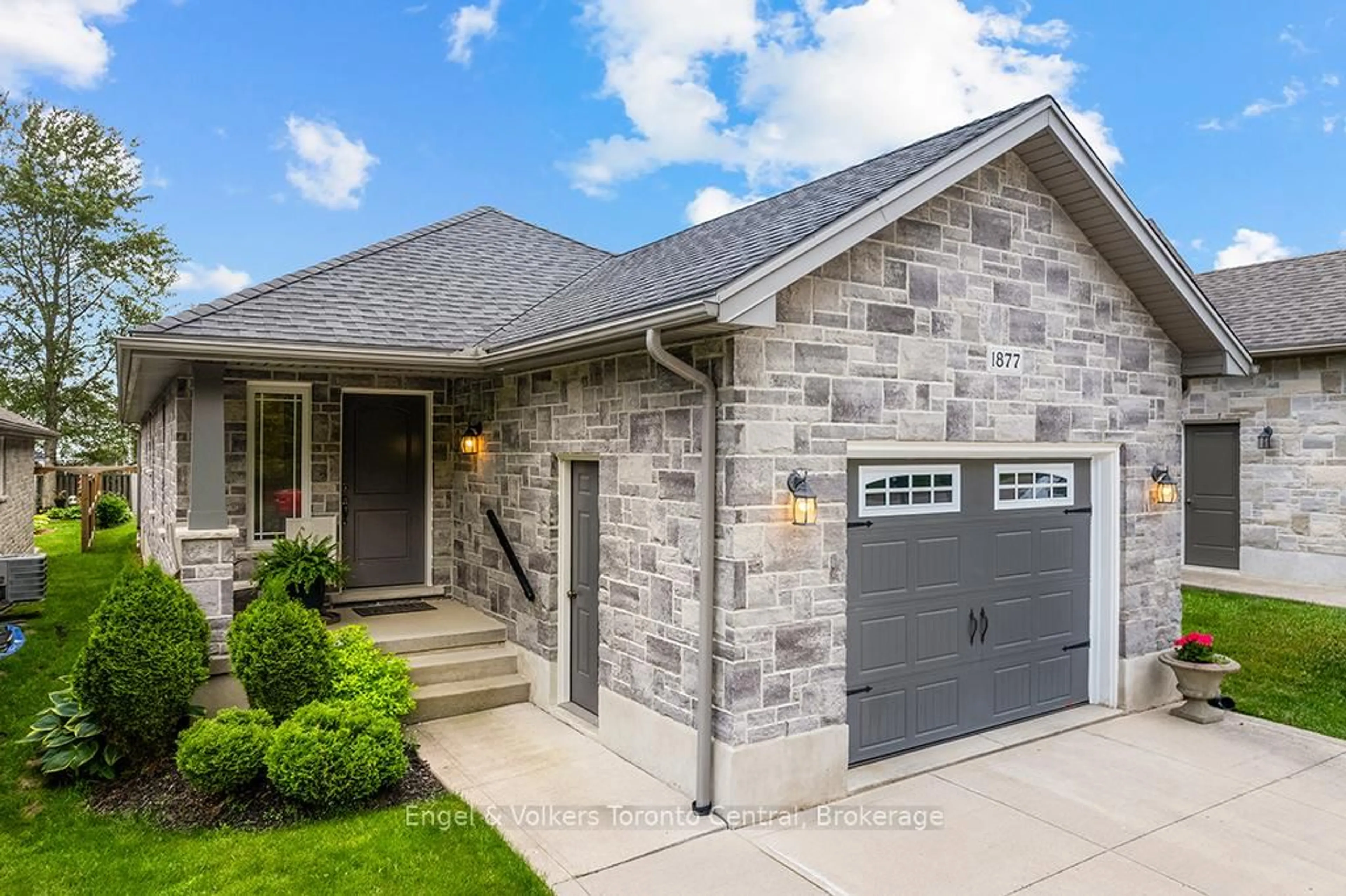 Home with brick exterior material, street for 1877 8th Ave, Owen Sound Ontario N4K 0A7