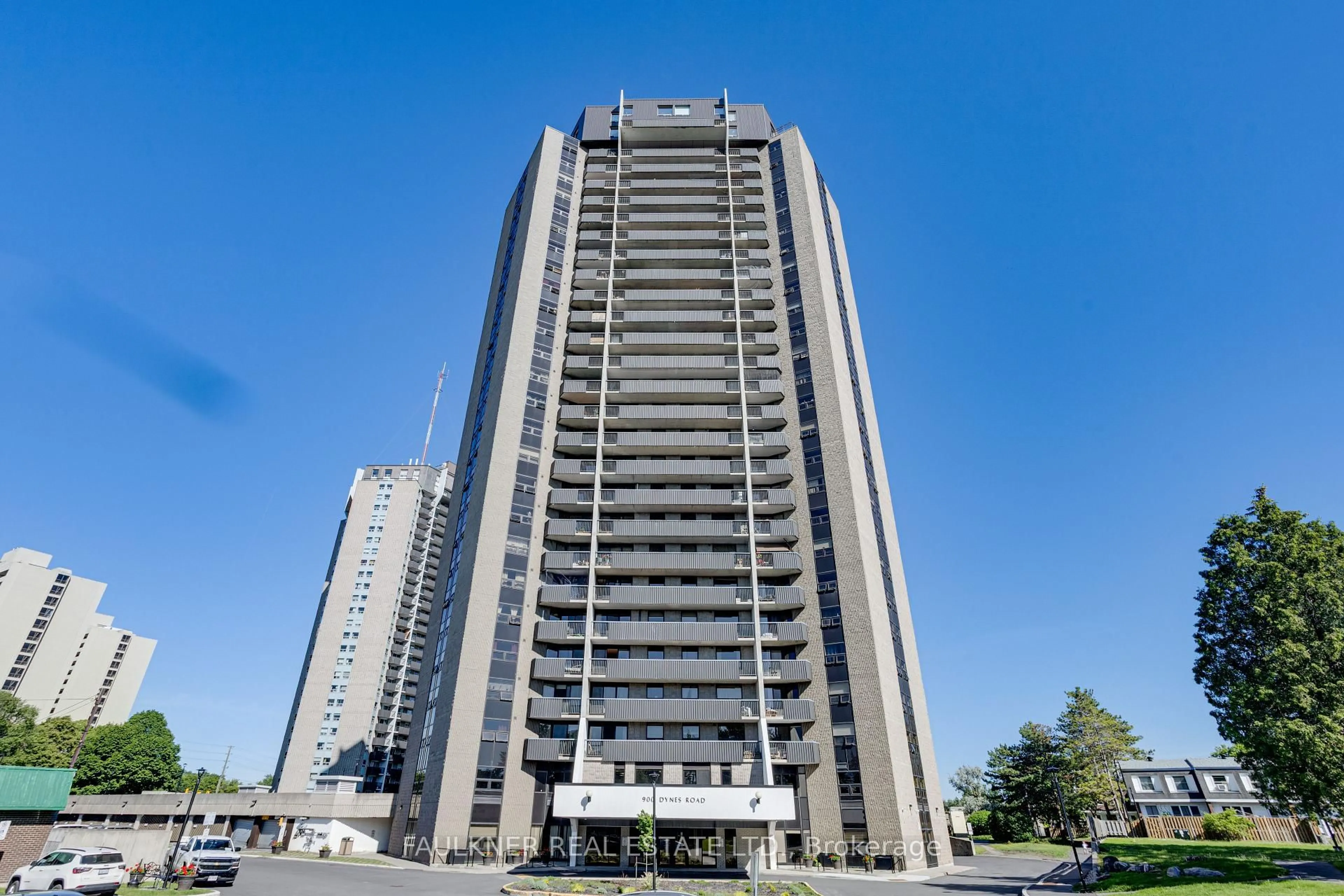 Indoor foyer for 900 Dynes Rd #1104, Ottawa Ontario K2C 3L6