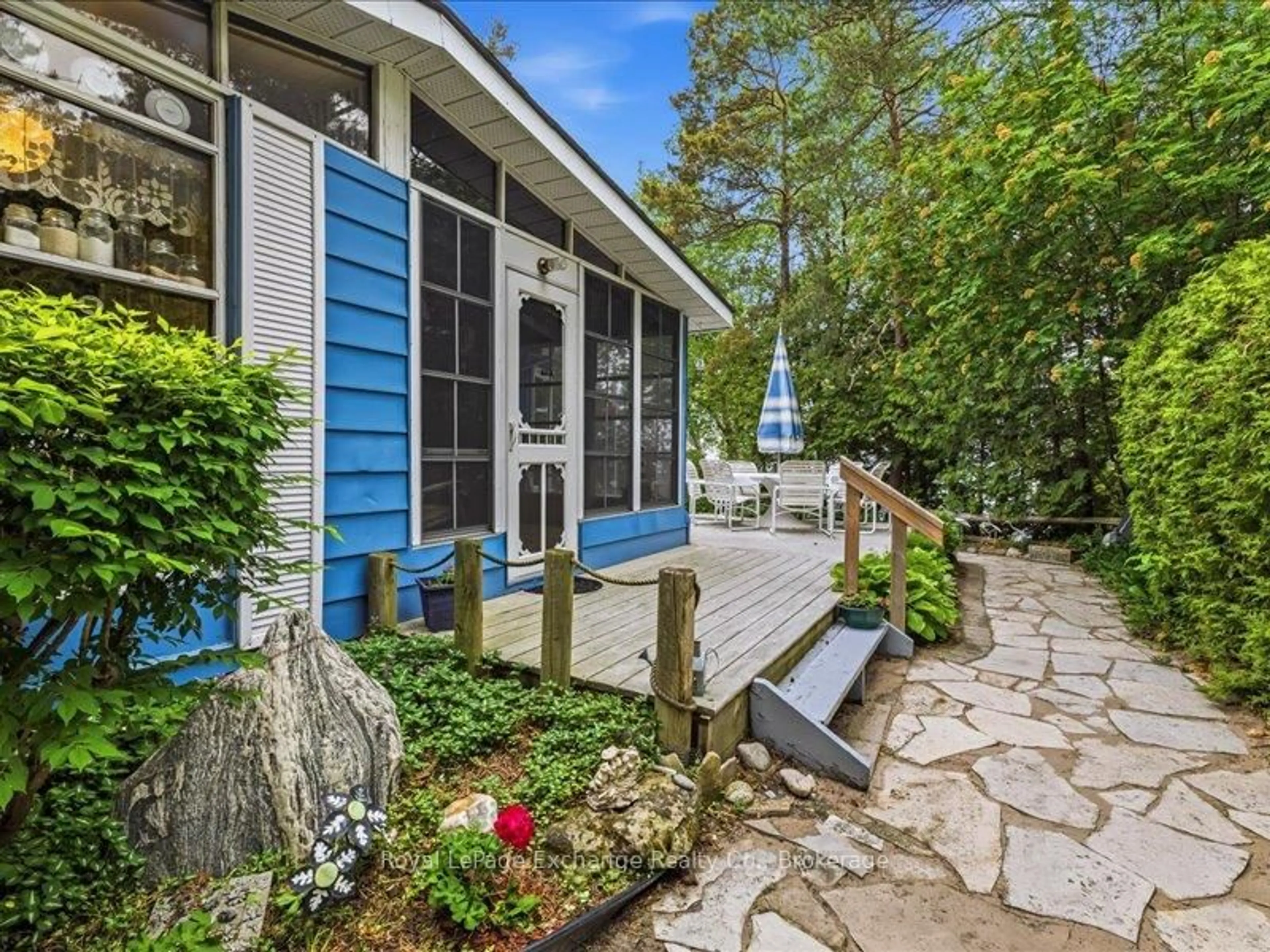 Home with vinyl exterior material, water/lake/river/ocean view for 14 Mitchell Dr, Kincardine Ontario N2Z 2X6