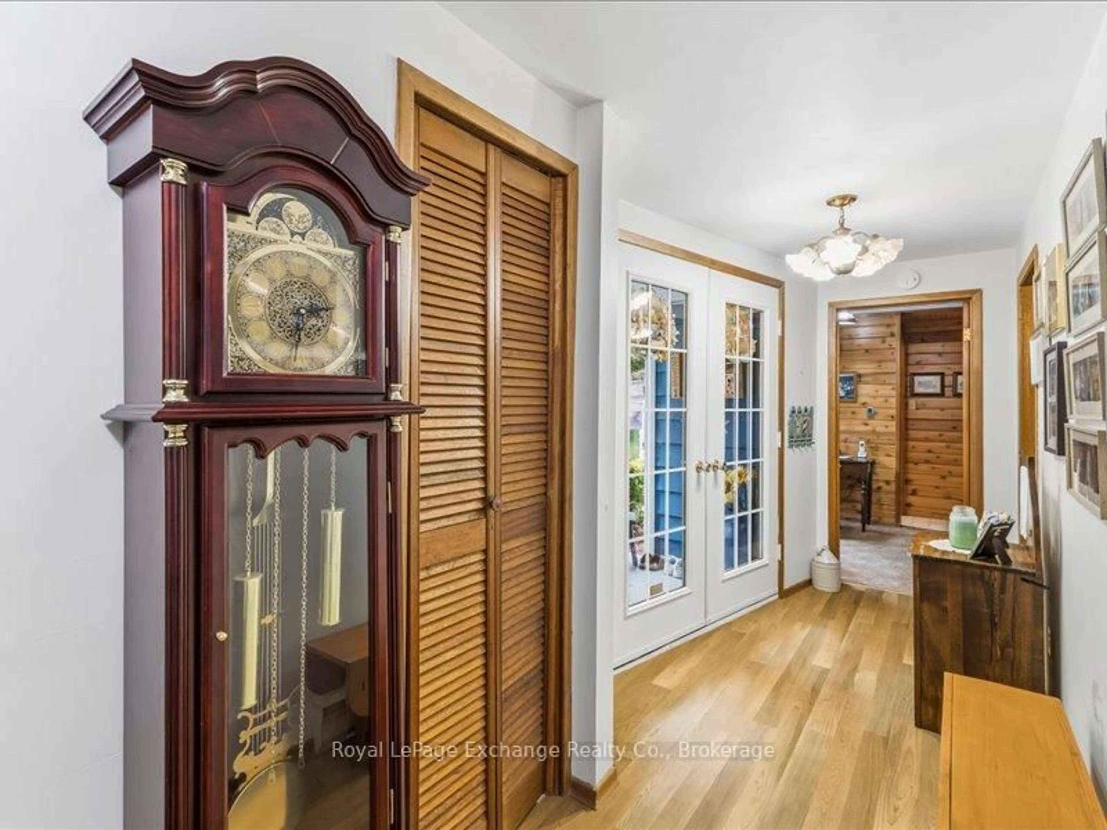 Indoor entryway for 14 Mitchell Dr, Kincardine Ontario N2Z 2X6